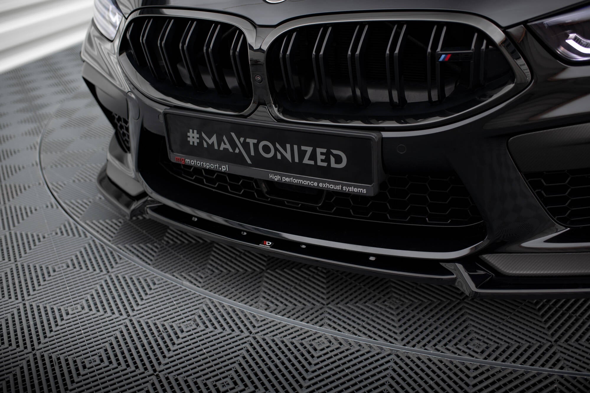 Maxton Design - Frontlippe V3 für BMW M8 Gran Coupe F93 / Coupe F92 - Aerowerk.