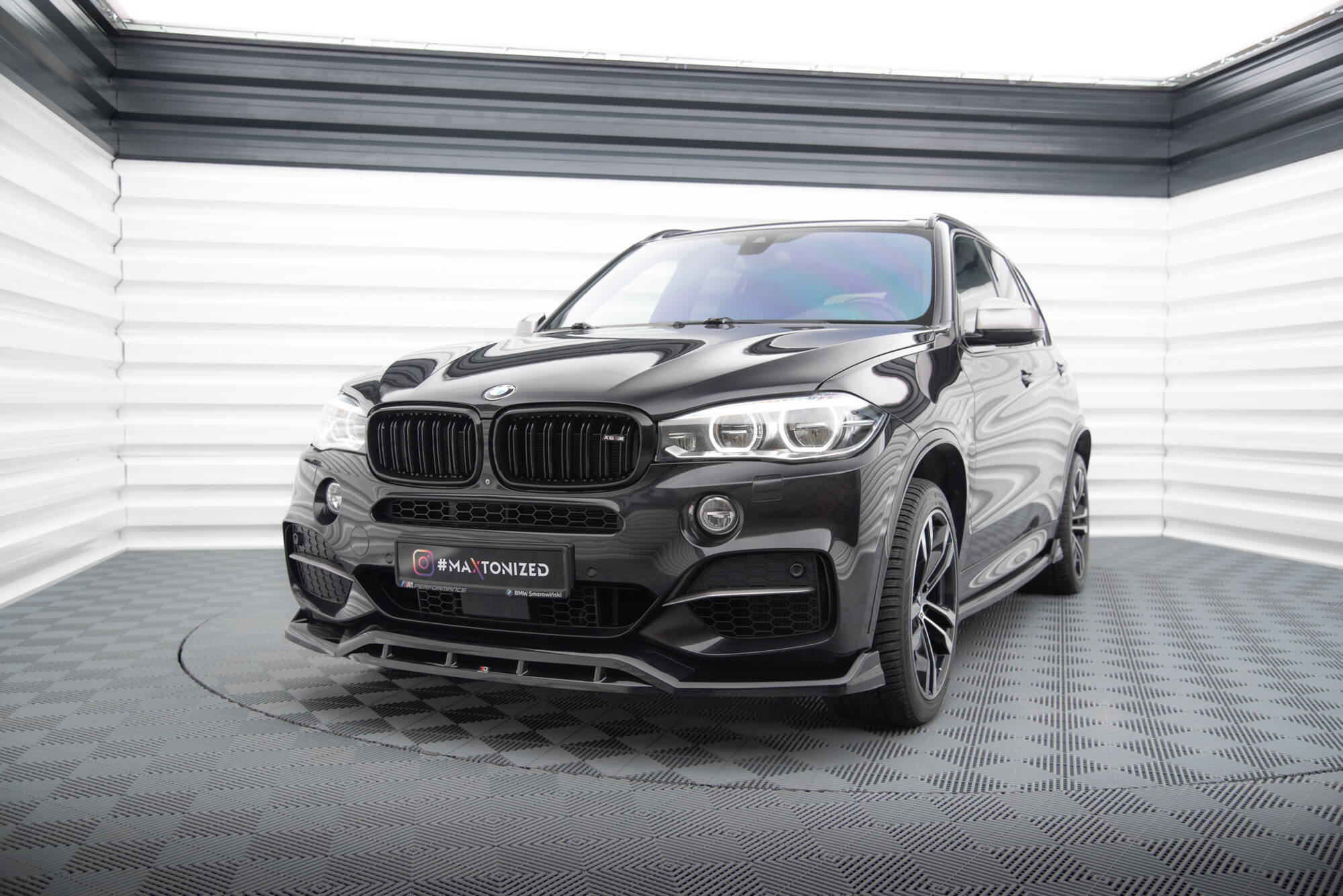 Maxton Design - Frontlippe V.3 für BMW X5 M - Paket F15 - Aerowerk.