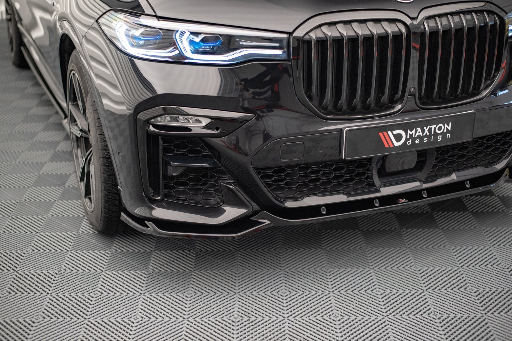 Maxton Design - Frontlippe V3 für BMW X7 M - Paket G07 - Aerowerk.