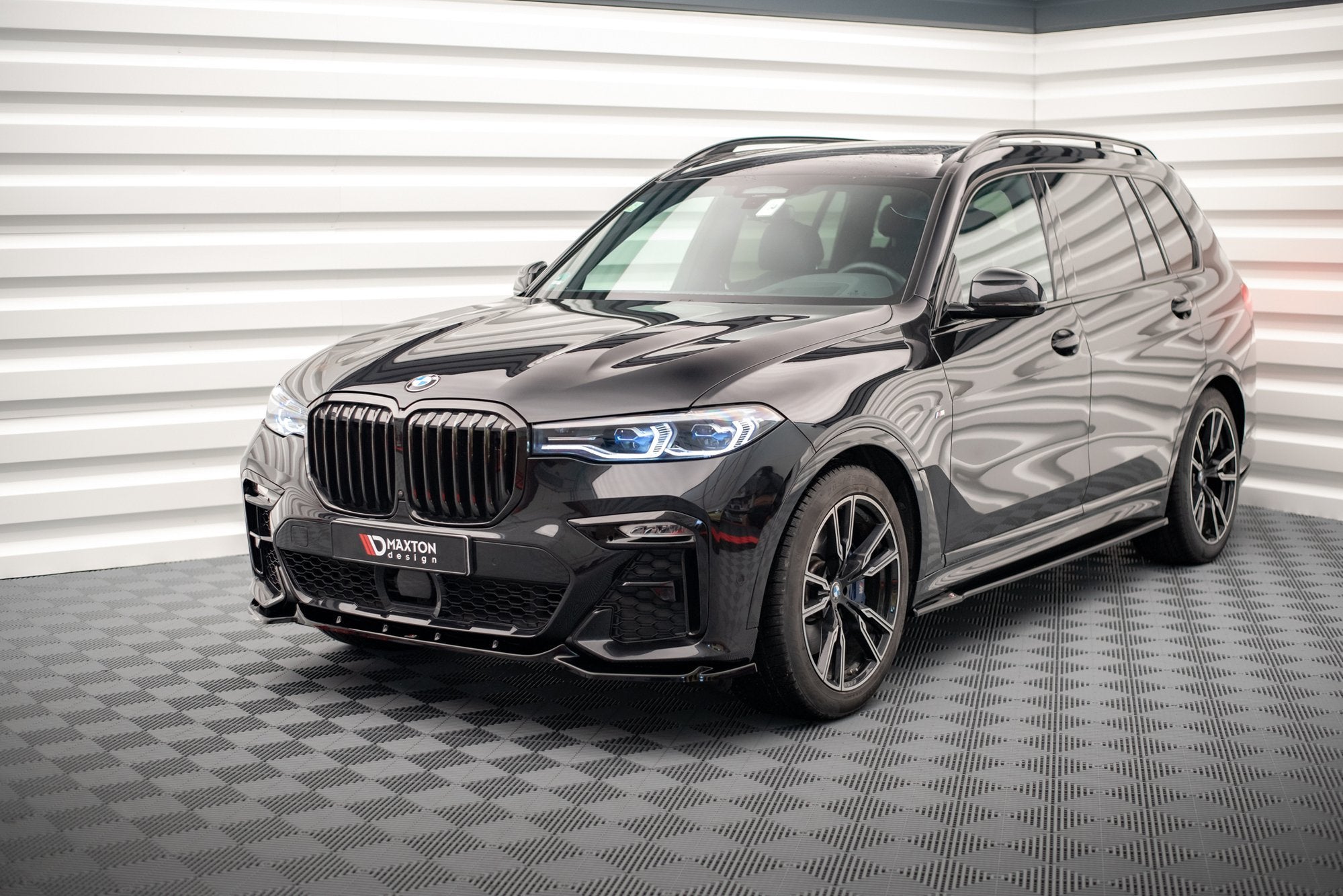 Maxton Design - Frontlippe V3 für BMW X7 M - Paket G07 - Aerowerk.