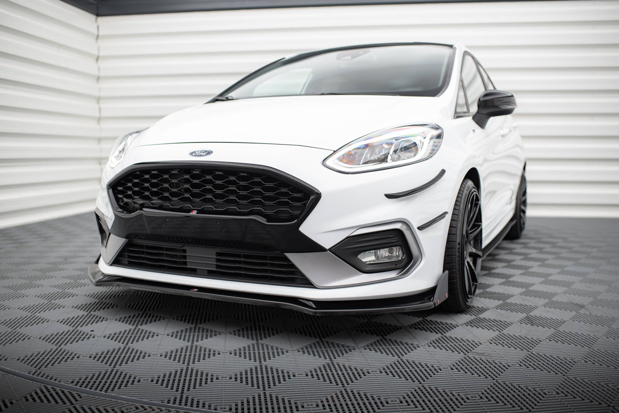 Maxton Design - Frontlippe V4 + Flaps für Ford Fiesta ST / ST - Line - Aerowerk.