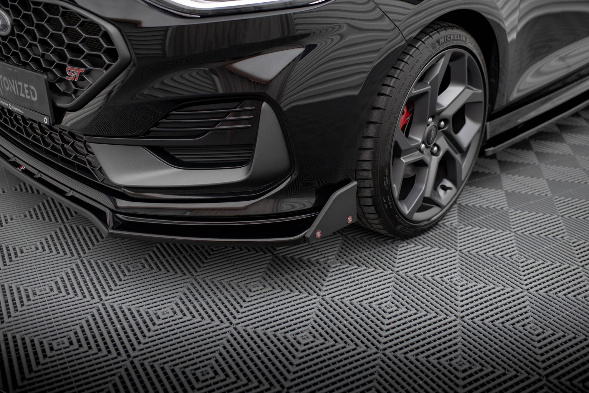 Maxton Design - Frontlippe V4 + Flaps für Ford Fiesta ST / ST - line Mk8 Facelift - Aerowerk.