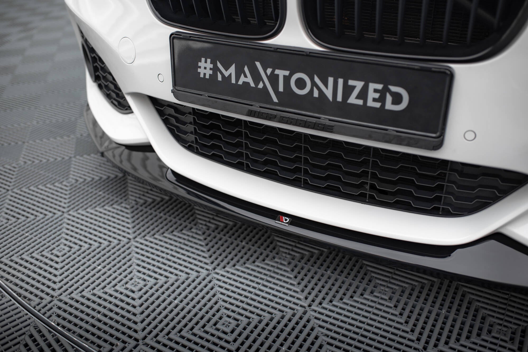 Maxton Design - Frontlippe V.4 für BMW 1er M - Paket / M140i F20 Facelift - Aerowerk.