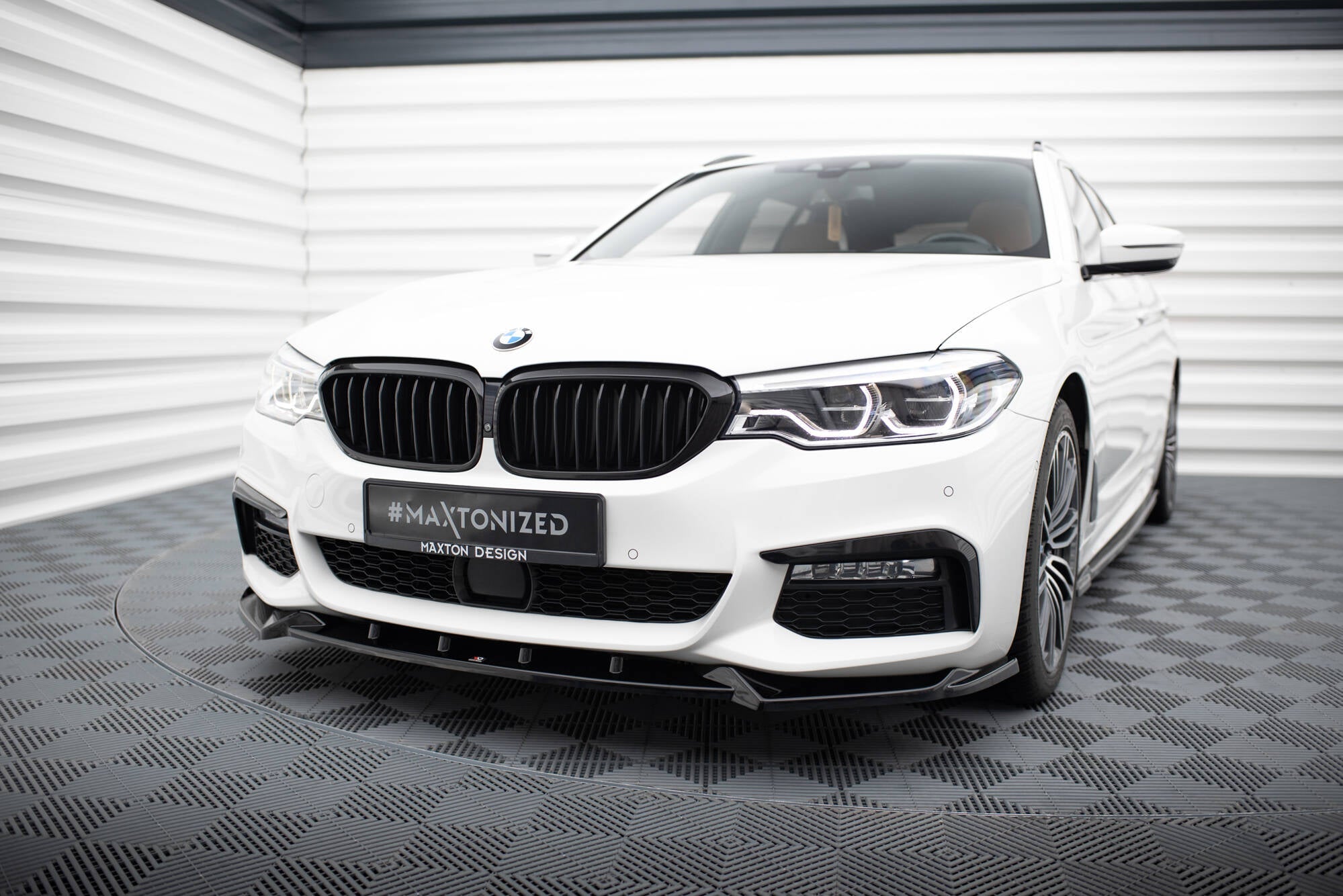 Maxton Design - Frontlippe V.4 für BMW 5er M - Paket / M550d / M550i G30/ G31 - Aerowerk.