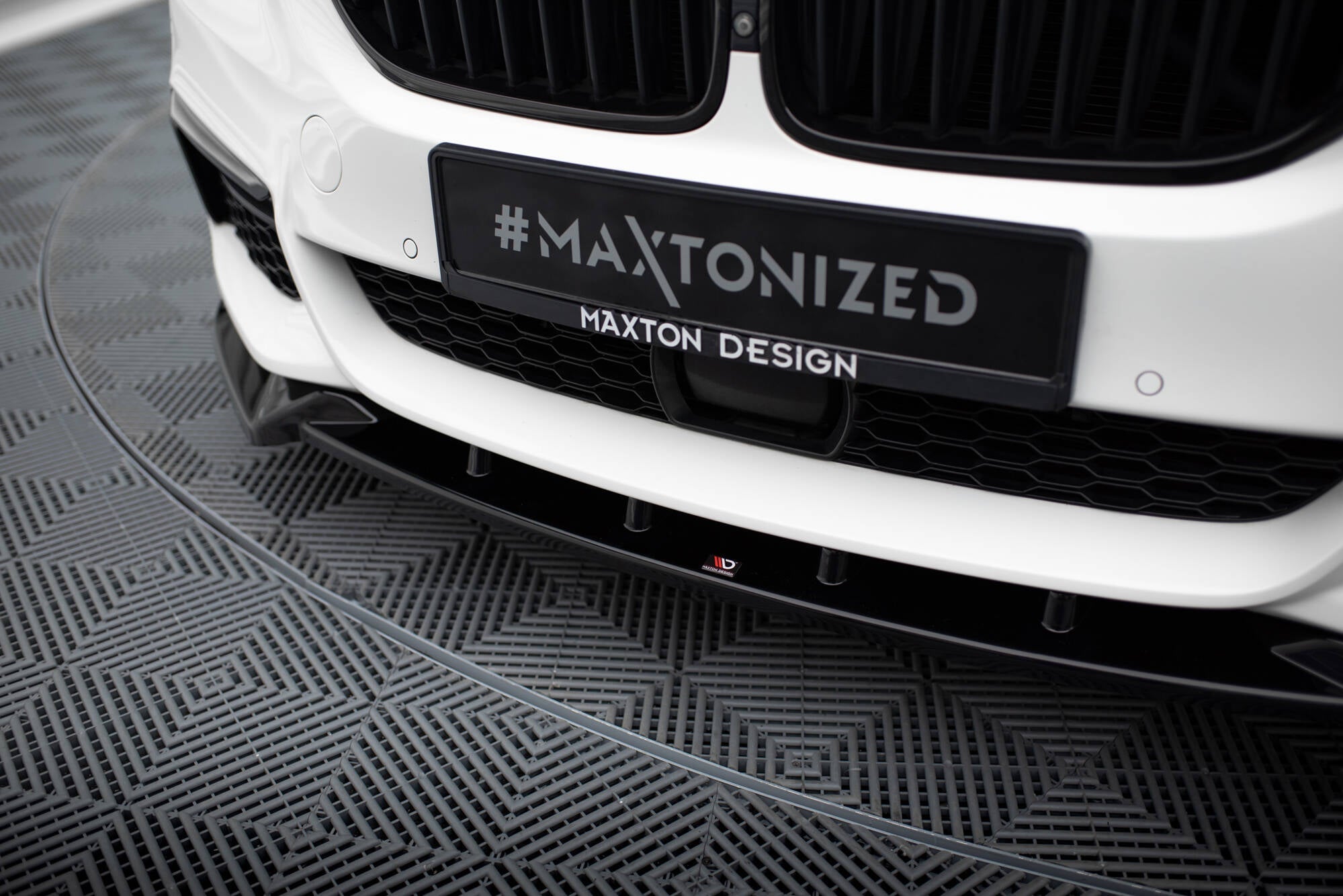 Maxton Design - Frontlippe V.4 für BMW 5er M - Paket / M550d / M550i G30/ G31 - Aerowerk.