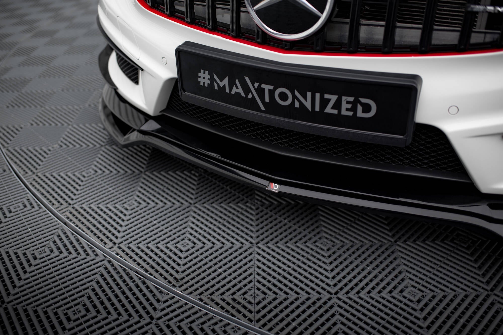 Maxton Design - Frontlippe V4 für Mercedes - Benz A45 AMG W176 - Aerowerk.