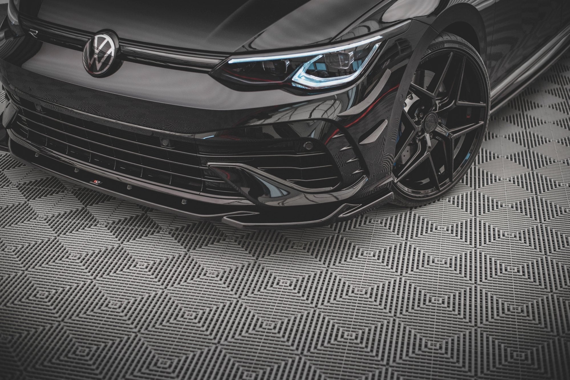 Maxton Design - Frontlippe V4 für VW Golf R Mk8 - Aerowerk.
