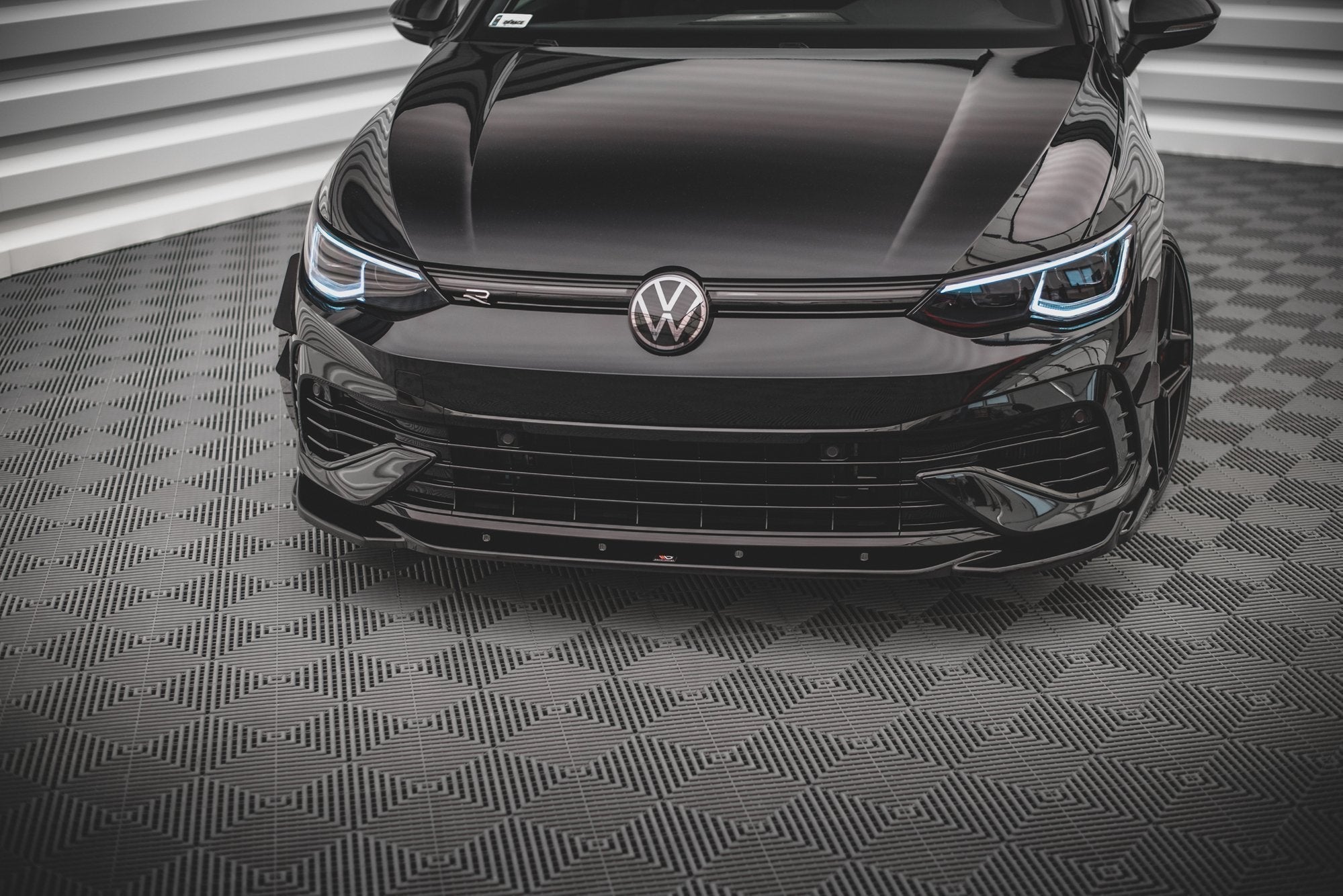 Maxton Design - Frontlippe V4 für VW Golf R Mk8 - Aerowerk.