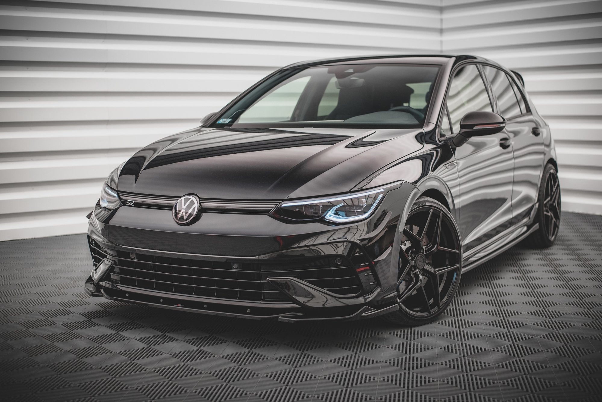 Maxton Design - Frontlippe V4 für VW Golf R Mk8 - Aerowerk.