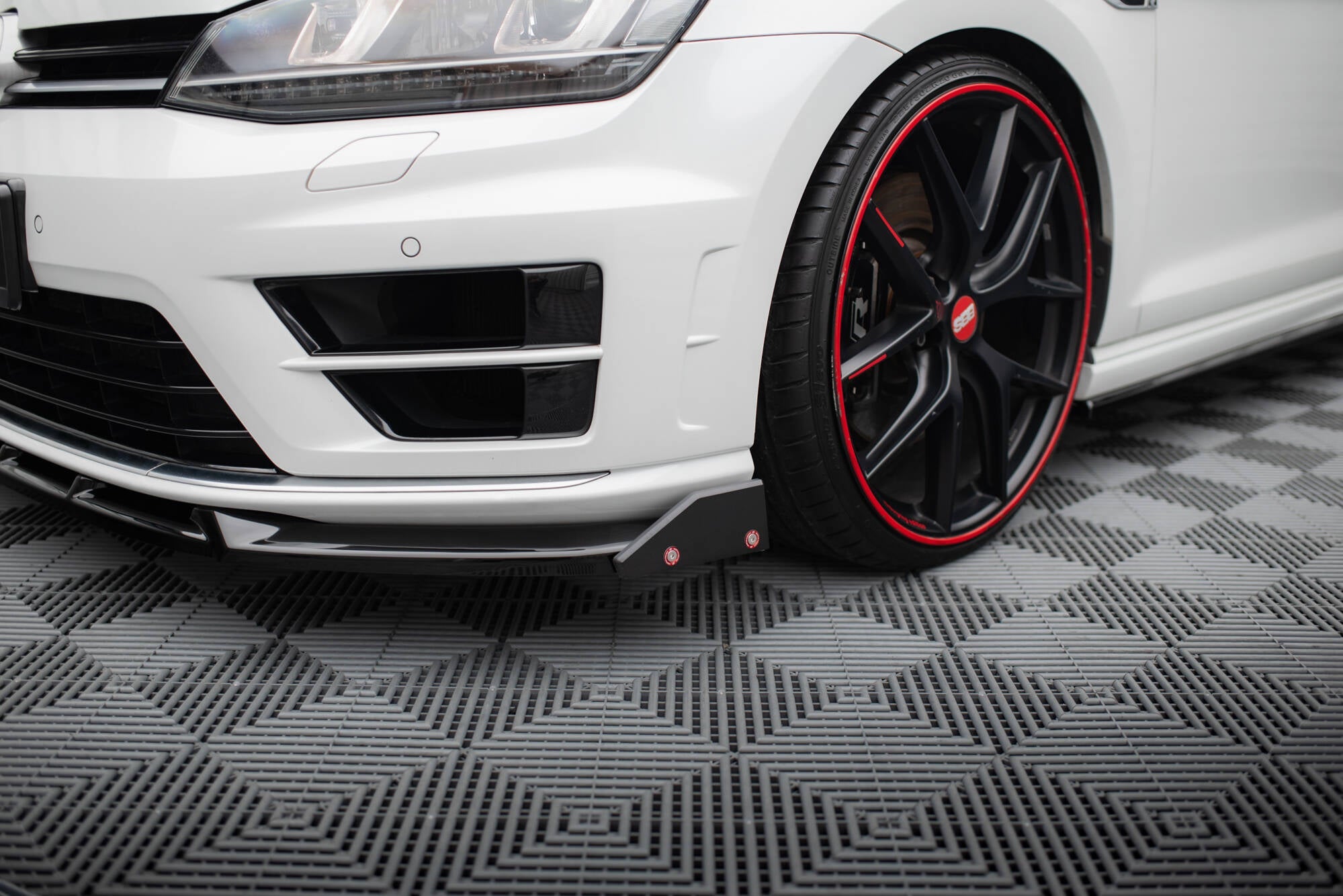 Maxton Design - Frontlippe V5 + Flaps für VW Golf R / R - Line Mk7 - Aerowerk.