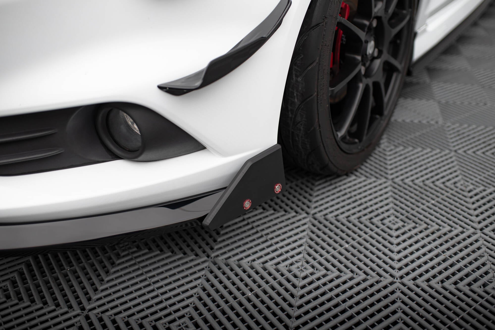 Maxton Design - Frontlippe V6 + Flaps für Ford Fiesta ST Mk7 Facelift - Aerowerk.