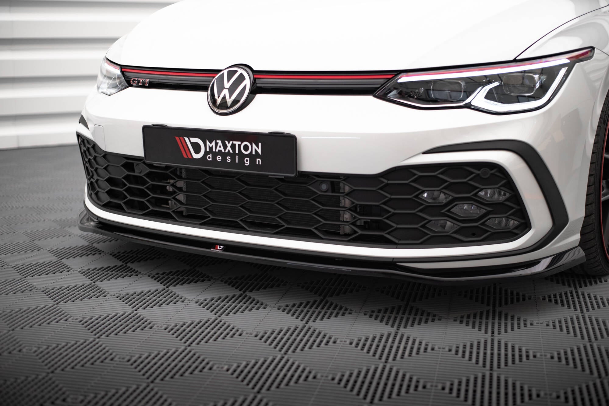 Maxton Design - Frontlippe V7 für VW Golf GTI / GTE / GTD / R - Line Mk8 - Aerowerk.
