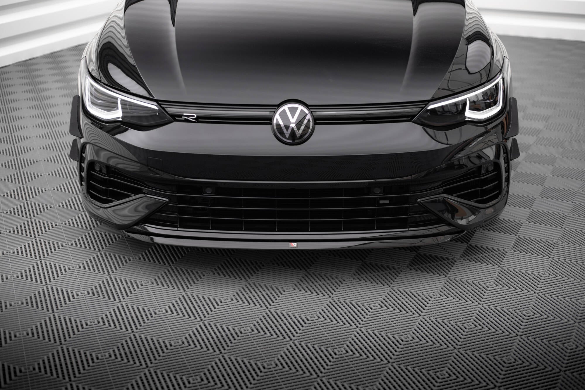 Maxton Design - Frontlippe V7 für VW Golf R Mk8 - Aerowerk.