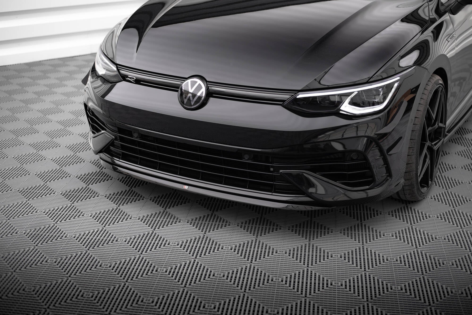 Maxton Design - Frontlippe V7 für VW Golf R Mk8 - Aerowerk.