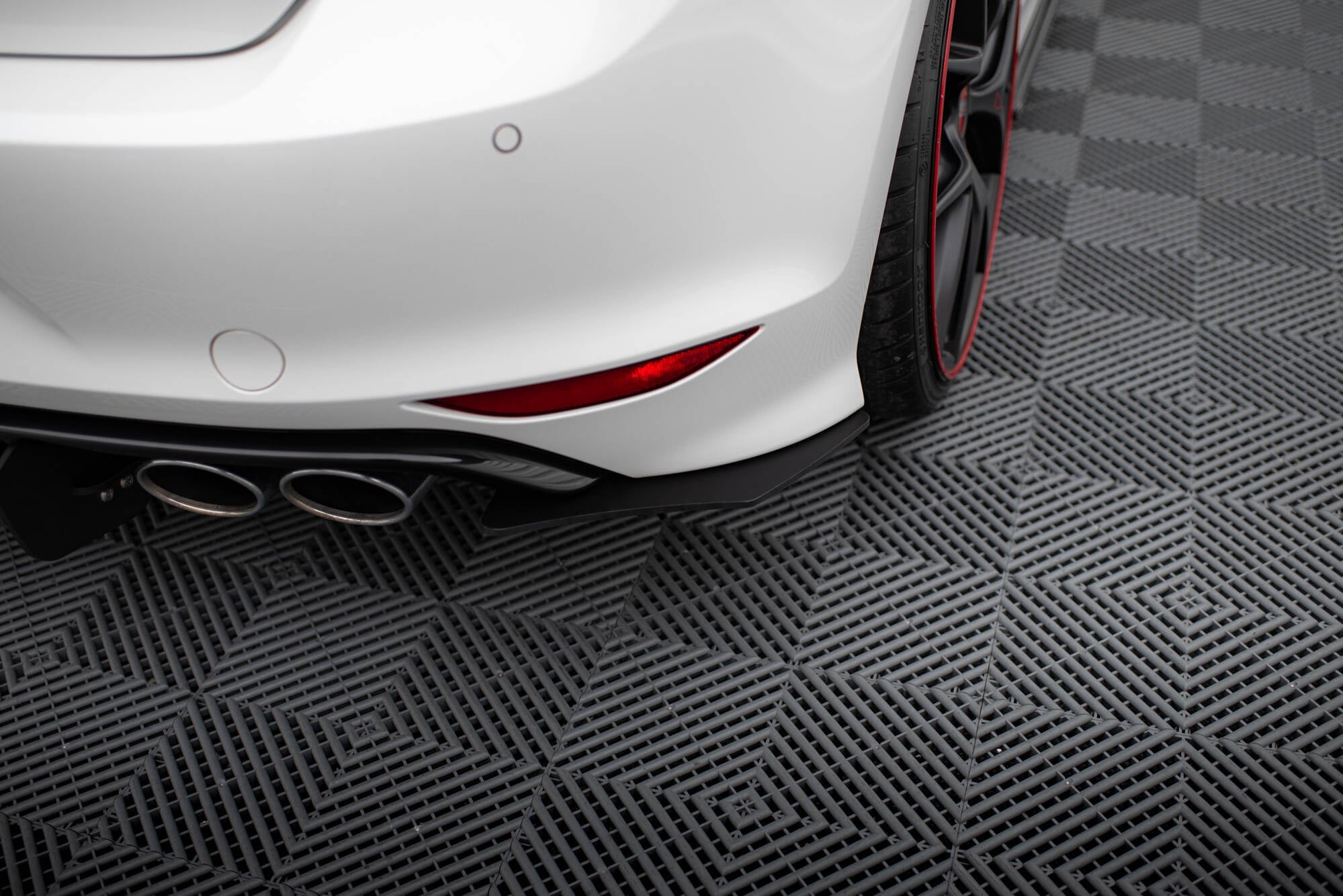 Maxton Design - für VW GOLF 7 R HATCHBACK Diffusor Heck Ansatz für Diffusor für & Heck Ansatz Flaps Diffusor für - Aerowerk.