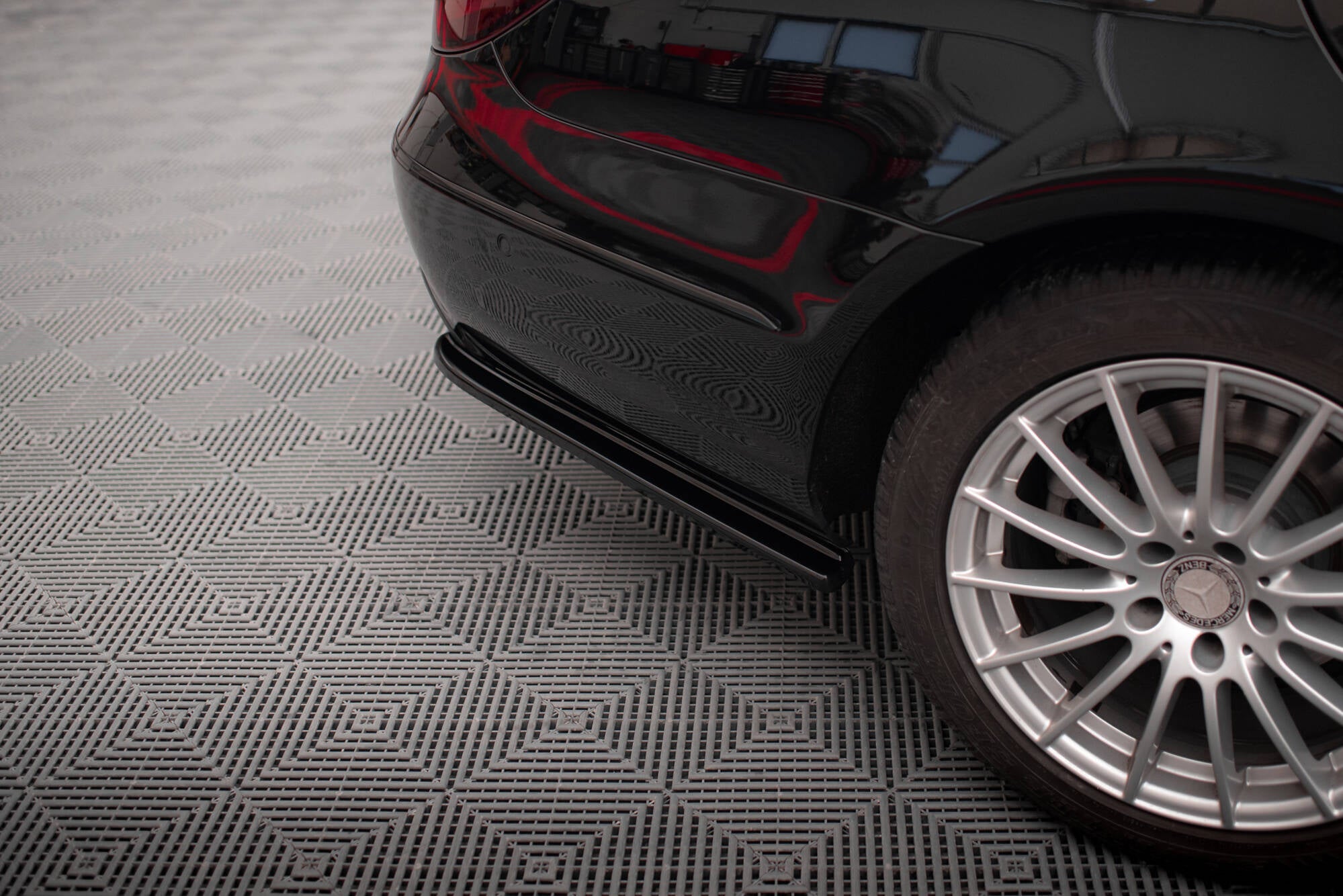 Maxton Design - Heck Ansatz Flaps Diffusor für Mercedes - Benz CLS C218 - Aerowerk.