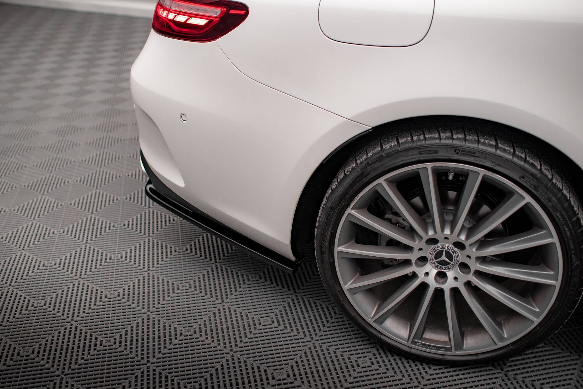 Maxton Design - Heck Ansatz Flaps Diffusor für Mercedes - Benz E - Klasse W213 Coupe(C238) / Cabriolet (A238) AMG - Line - Aerowerk.