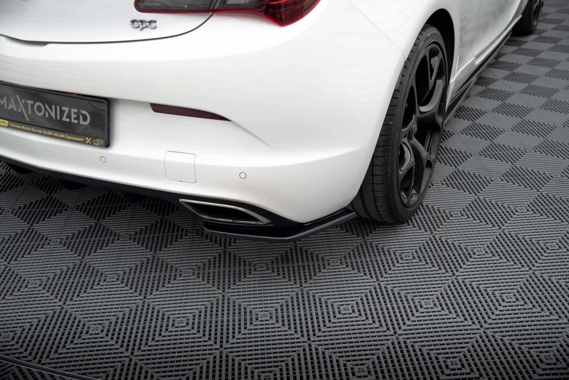 Maxton Design - Heck Ansatz Flaps Diffusor für OPEL ASTRA J OPC / VXR - Aerowerk.