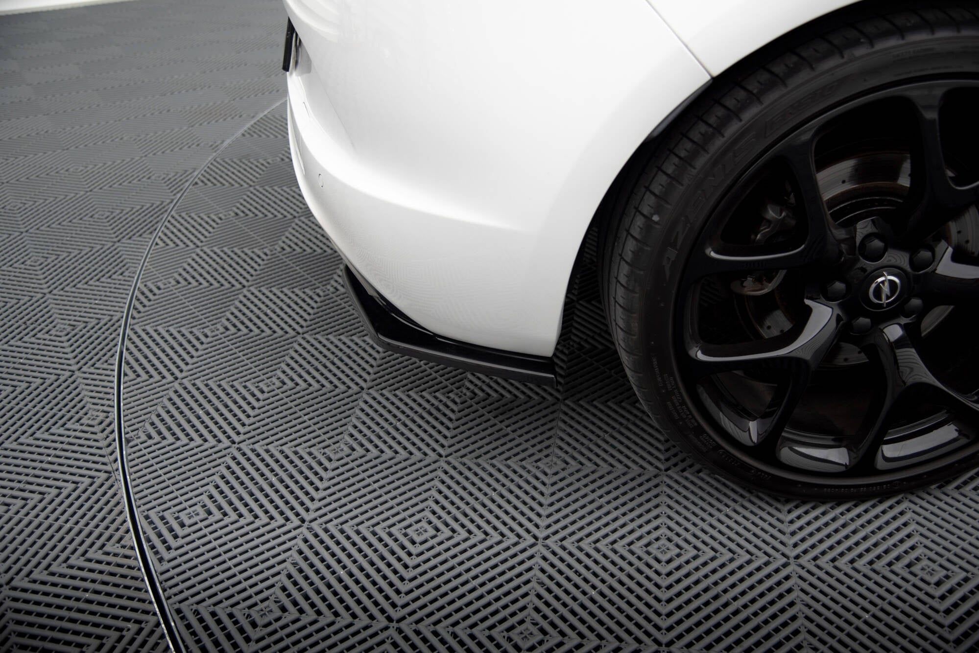 Maxton Design - Heck Ansatz Flaps Diffusor für OPEL ASTRA J OPC / VXR - Aerowerk.