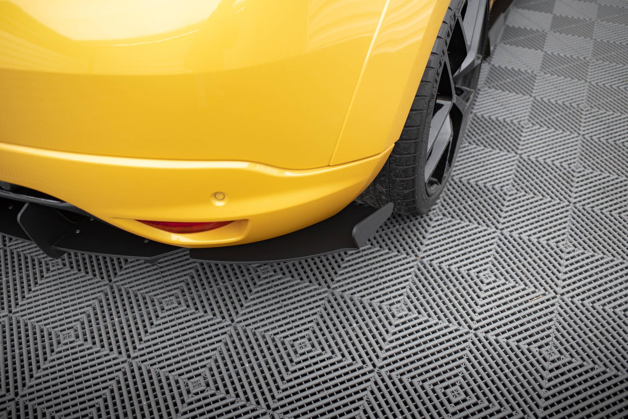 Maxton Design - Heck Ansatz Flaps Diffusor für RENAULT MEGANE MK3 RS - Aerowerk.