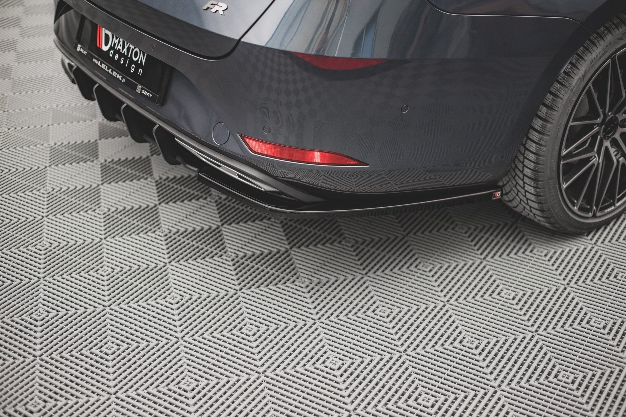 Maxton Design - Heck Ansatz Flaps Diffusor für Seat Leon FR ST Mk4 - Aerowerk.