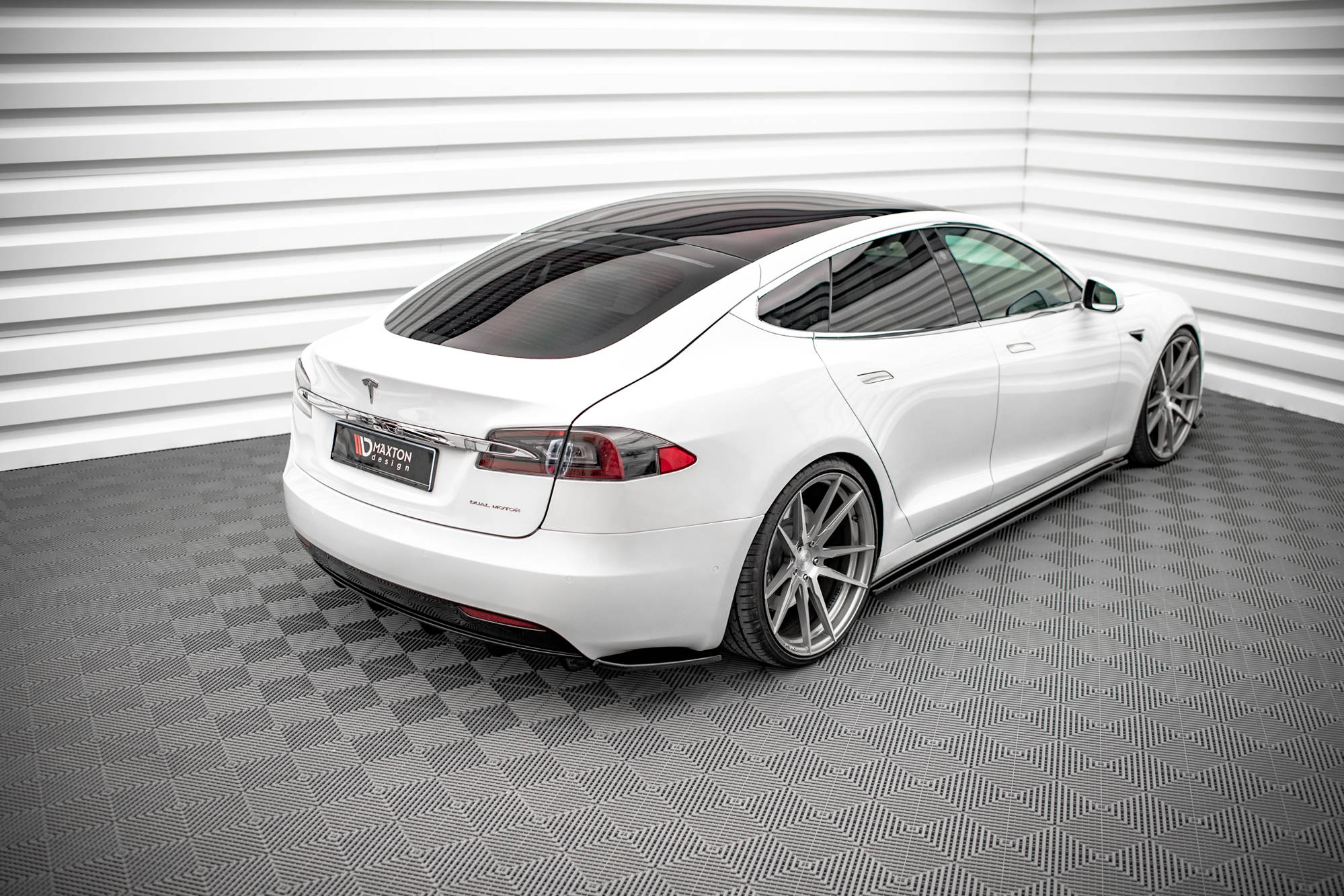 Maxton Design - Heck Ansatz Flaps Diffusor für Tesla Model S Facelift - Aerowerk.