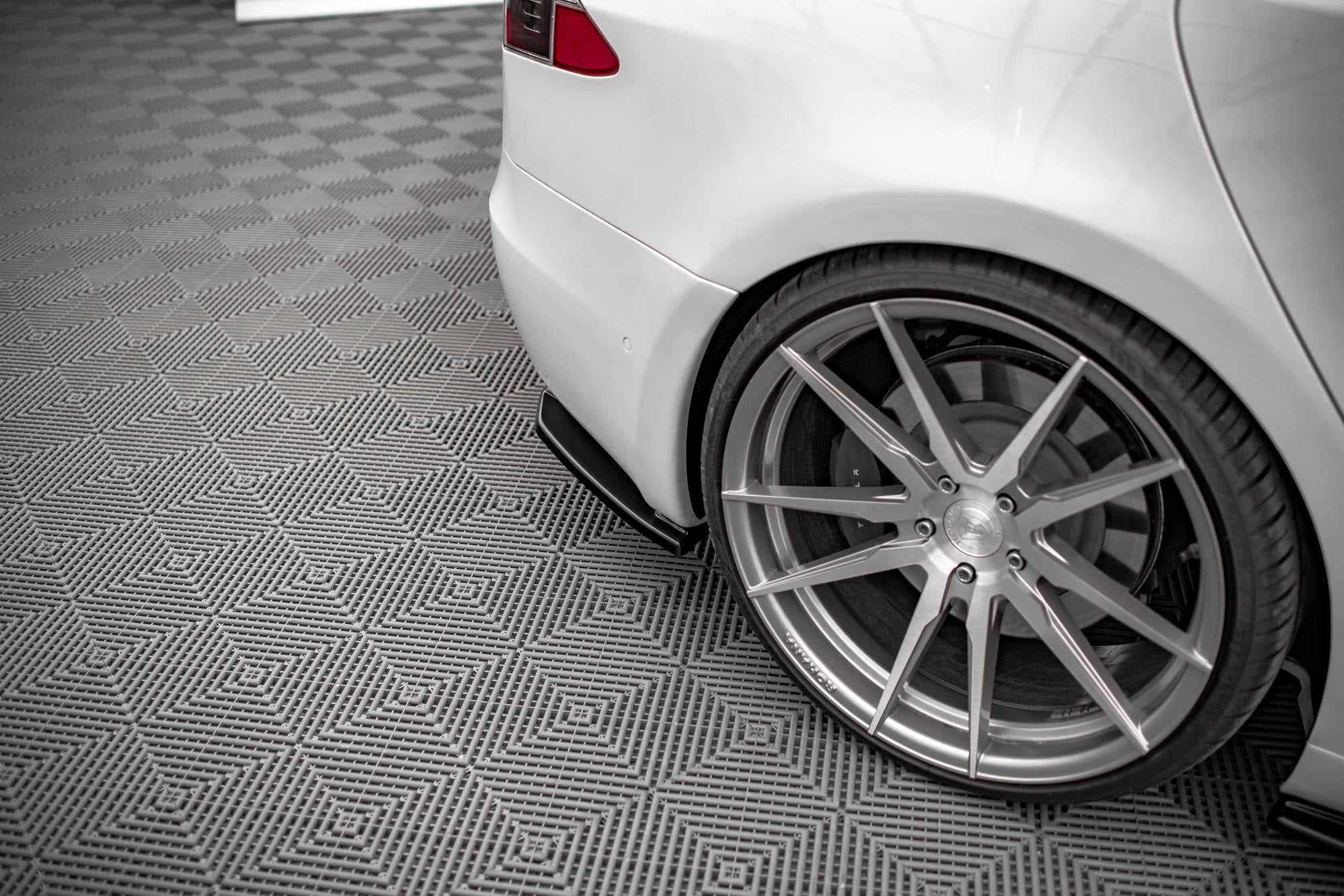 Maxton Design - Heck Ansatz Flaps Diffusor für Tesla Model S Facelift - Aerowerk.