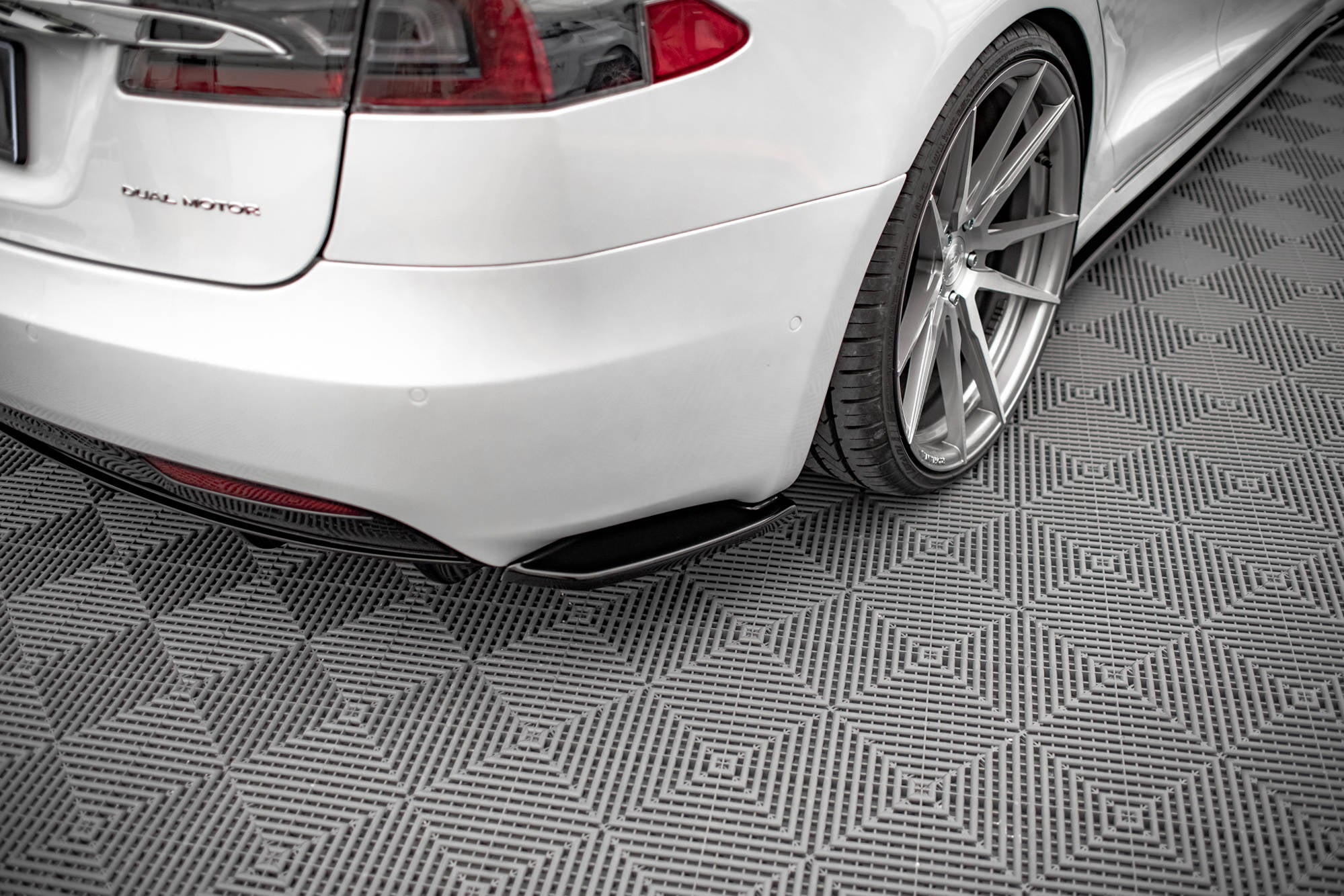 Maxton Design - Heck Ansatz Flaps Diffusor für Tesla Model S Facelift - Aerowerk.