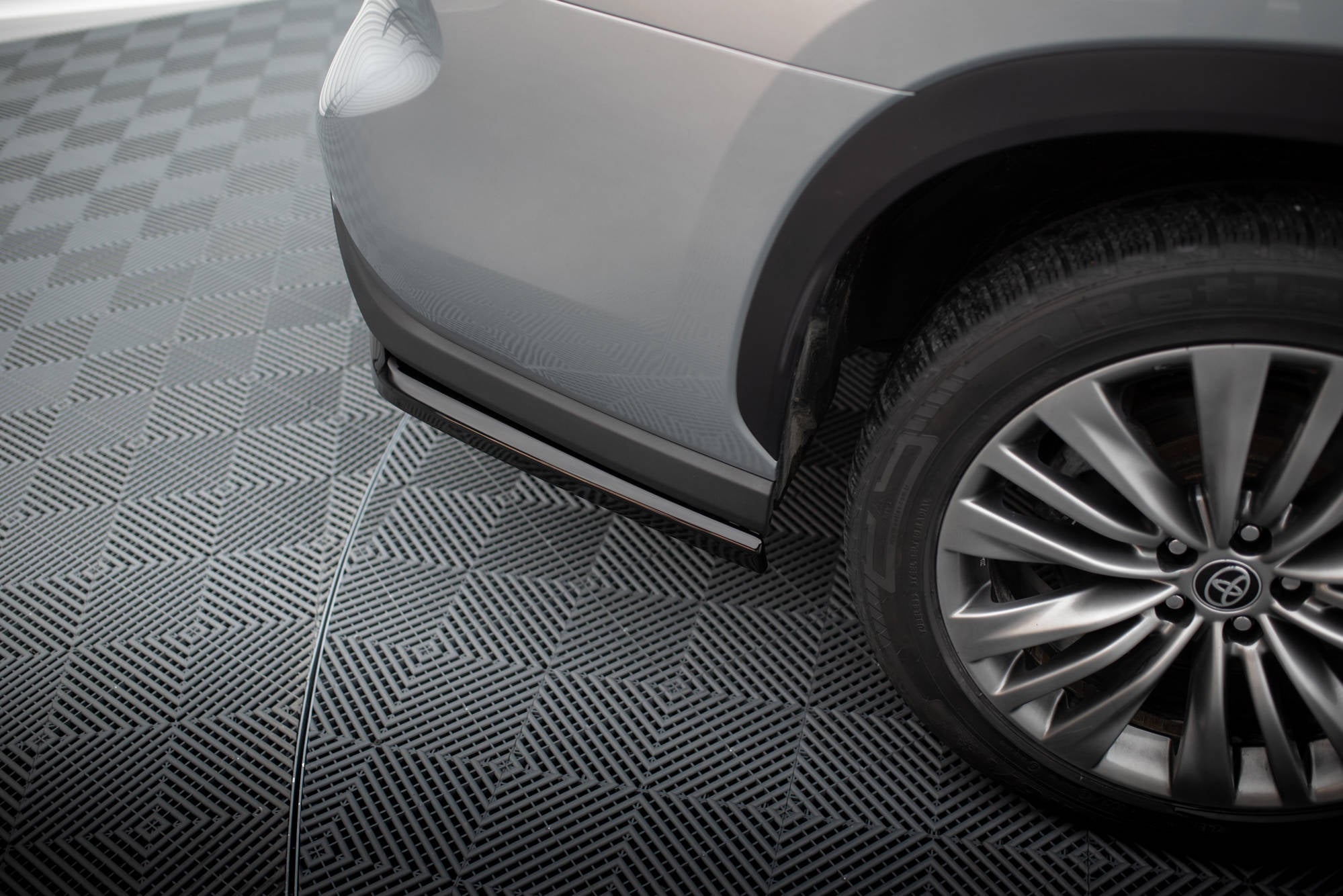 Maxton Design - Heck Ansatz Flaps Diffusor für Toyota Highlander Mk4 - Aerowerk.