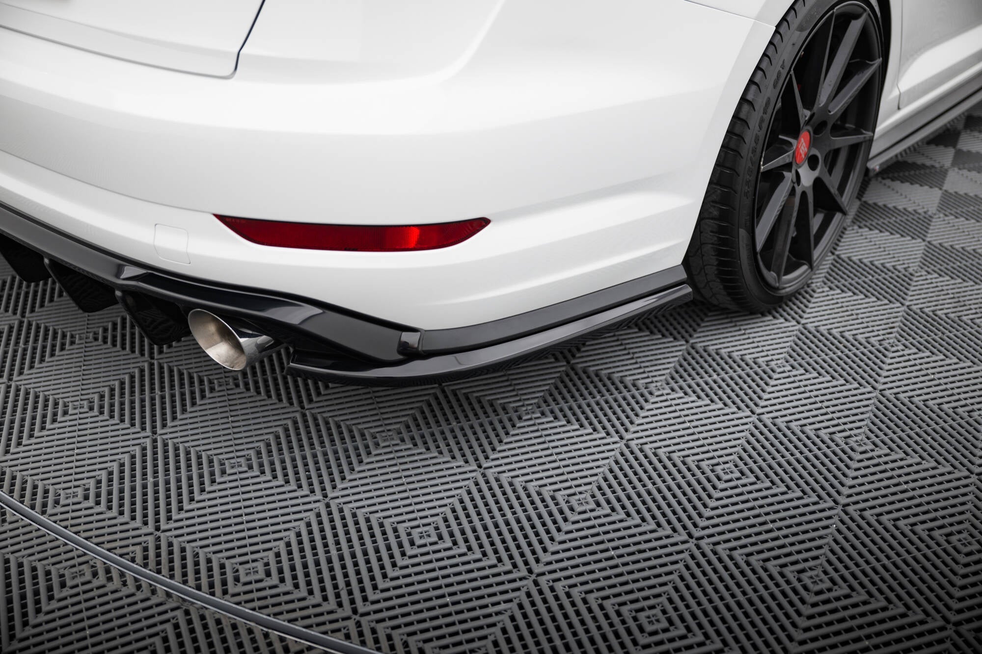 Maxton Design - Heck Ansatz Flaps Diffusor für Volkswagen Jetta GLI Mk7 - Aerowerk.