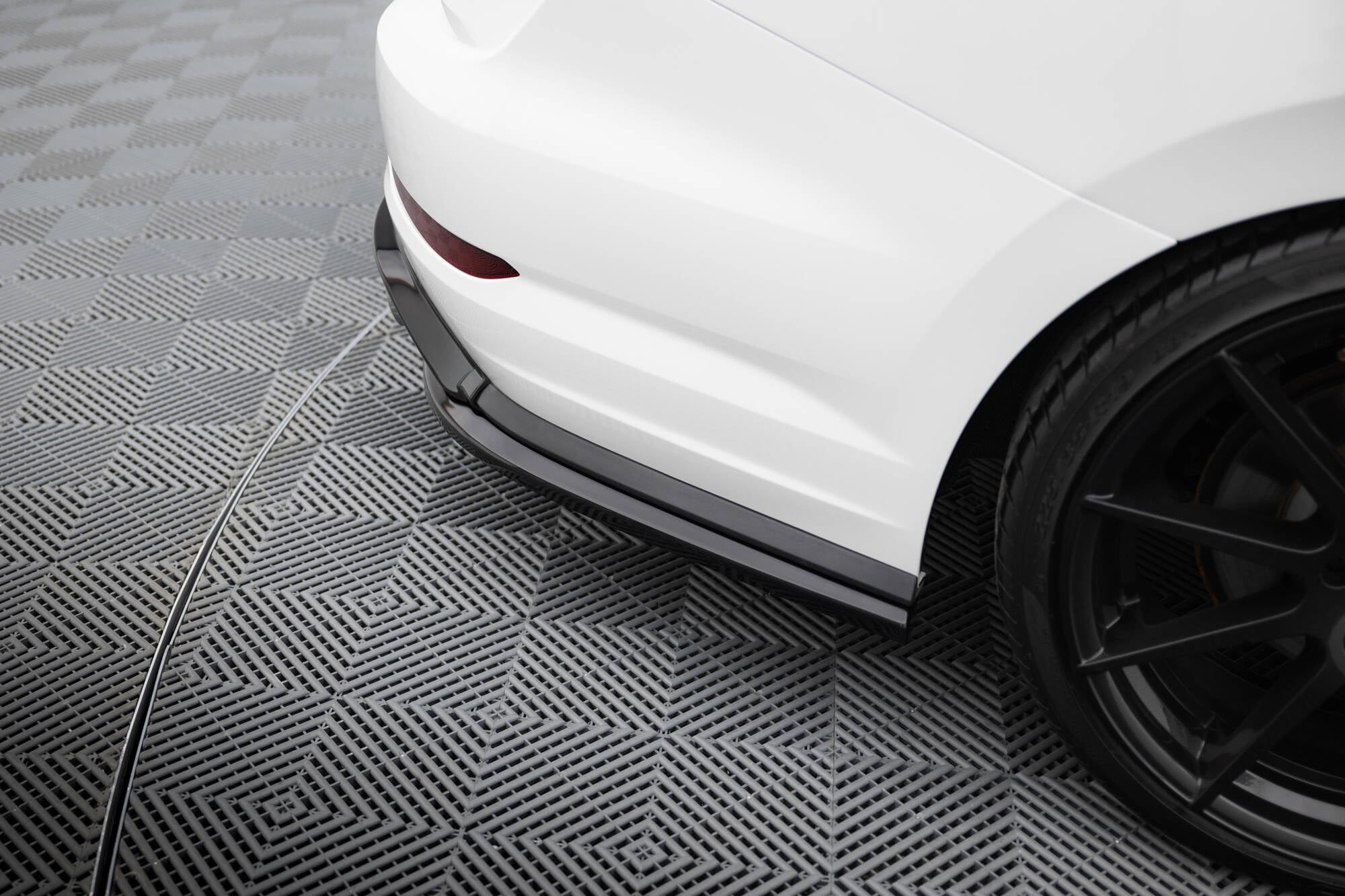 Maxton Design - Heck Ansatz Flaps Diffusor für Volkswagen Jetta GLI Mk7 - Aerowerk.