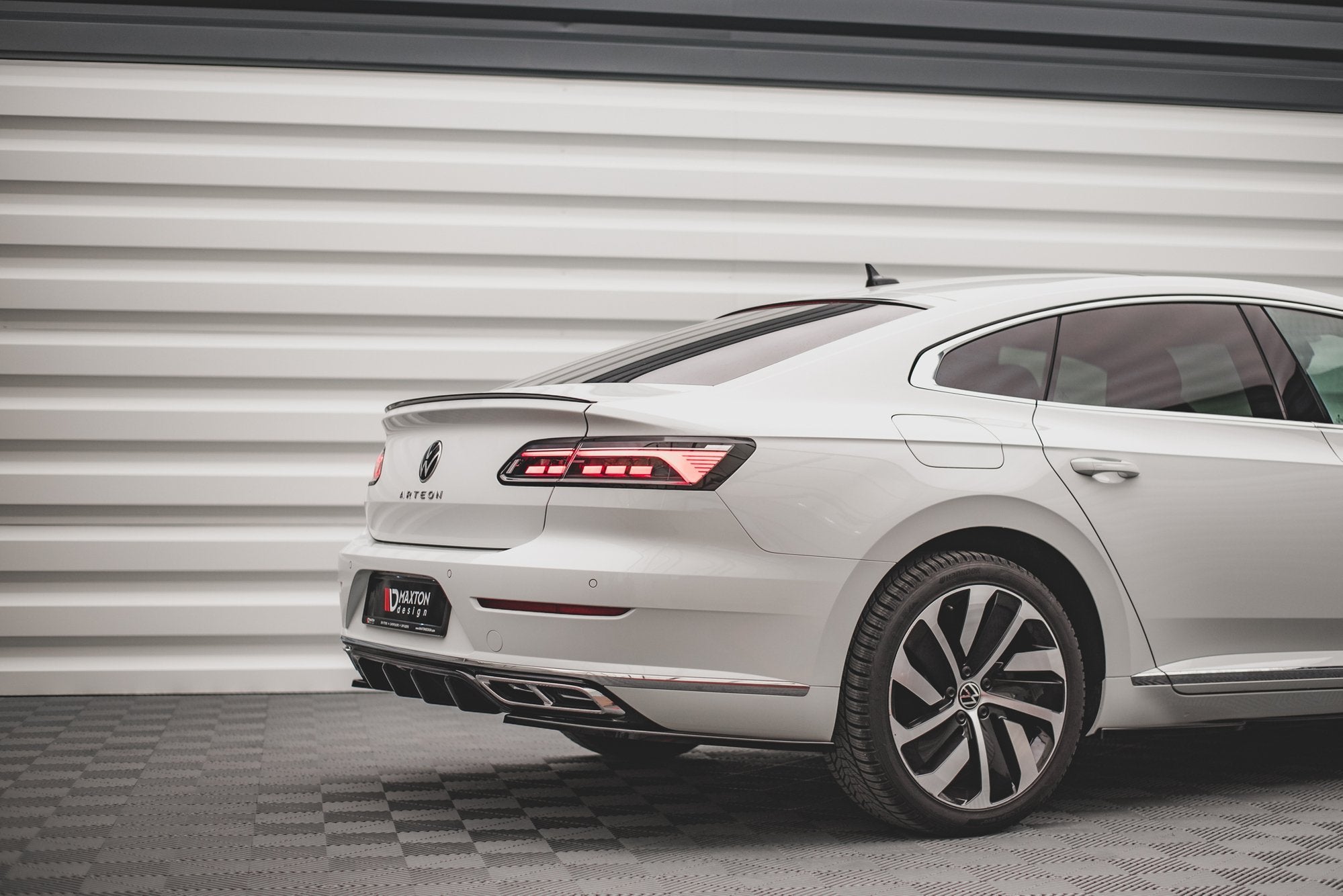 Maxton Design - Heck Ansatz Flaps Diffusor für VW Arteon R - Line Facelift - Aerowerk.