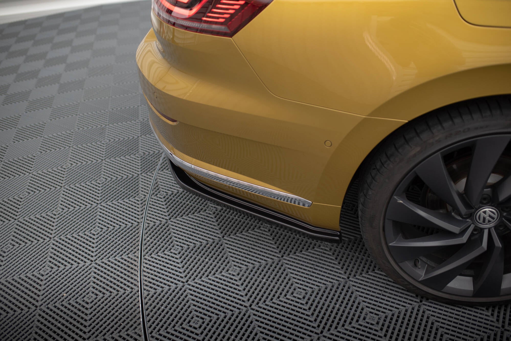 Maxton Design - Heck Ansatz Flaps Diffusor für VW Arteon R - Line - Aerowerk.