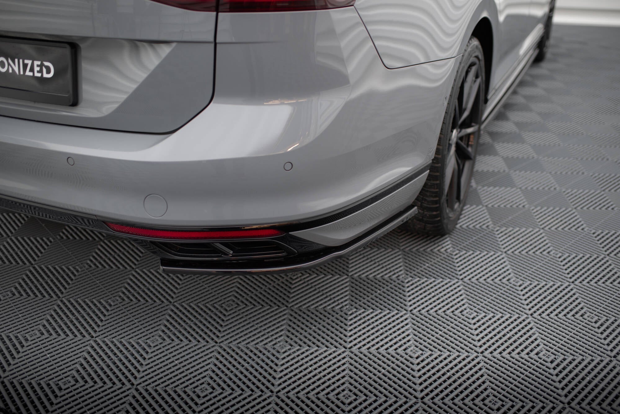 Maxton Design - Heck Ansatz Flaps Diffusor für VW Passat R - Line B8 Facelift - Aerowerk.