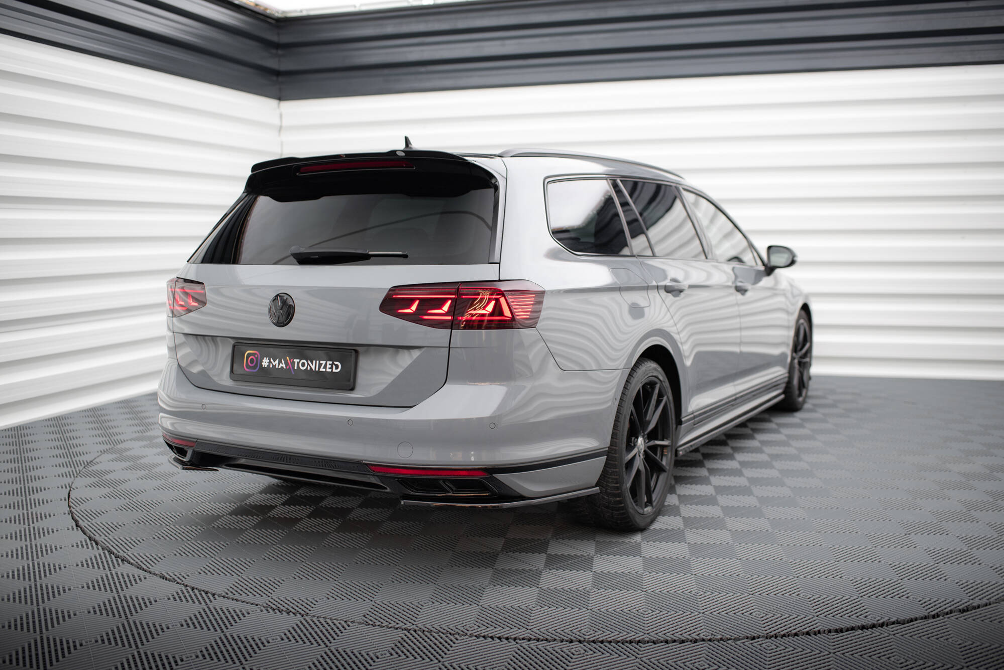 Maxton Design - Heck Ansatz Flaps Diffusor für VW Passat R - Line B8 Facelift - Aerowerk.