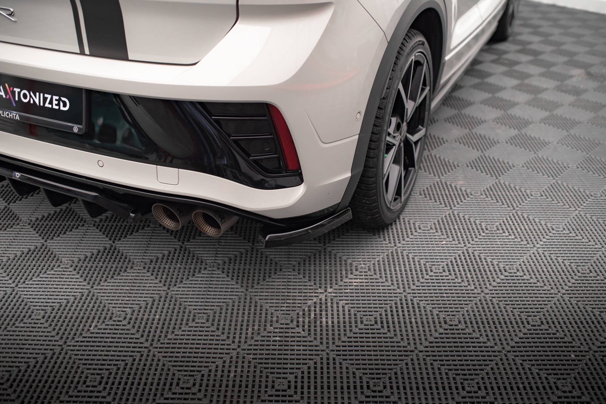 Maxton Design - Heck Ansatz Flaps Diffusor für VW T - Roc R / R - Line Mk1 Facelift - Aerowerk.
