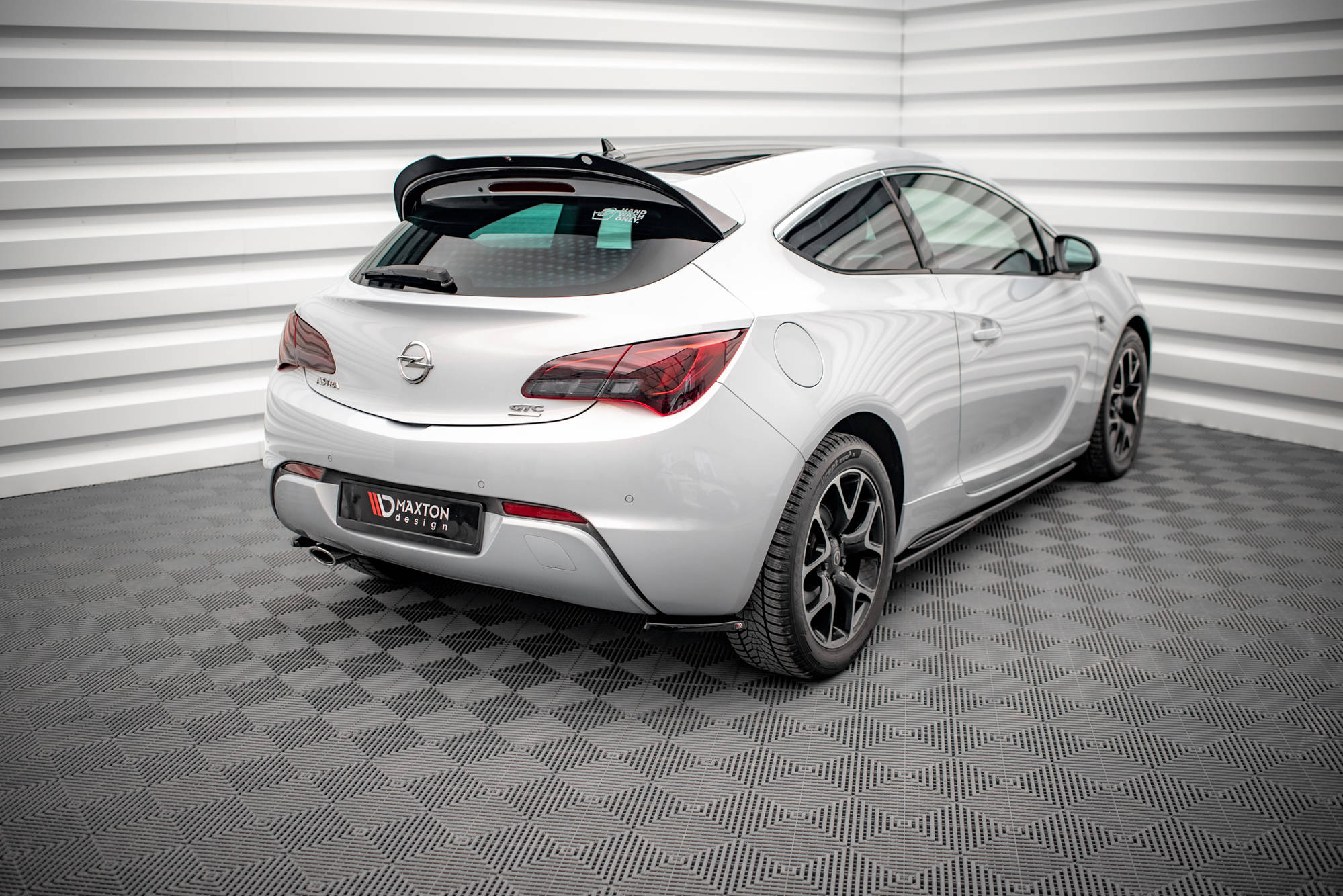 Maxton Design - Heck Ansatz Flaps Diffusor V1 für Opel Astra GTC OPC - Line J - Aerowerk.
