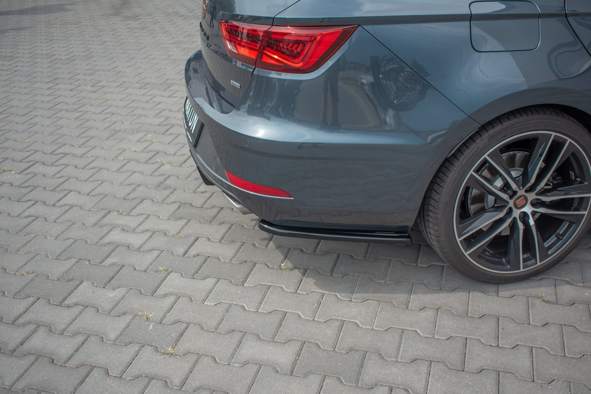 Maxton Design - Heck Ansatz Flaps Diffusor V1 für Seat Leon Cupra Mk3 FL Sportstourer - Aerowerk.
