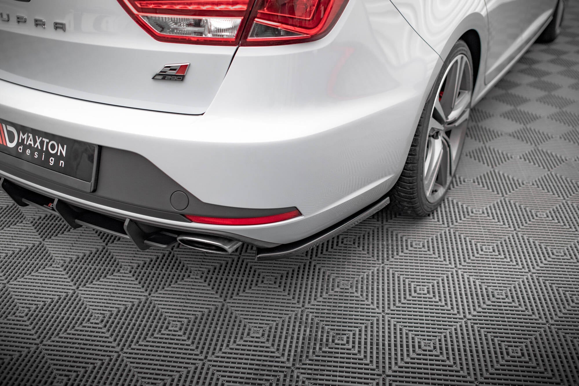 Maxton Design - Heck Ansatz Flaps Diffusor V1 für Seat Leon Cupra Sportstourer Mk3 - Aerowerk.