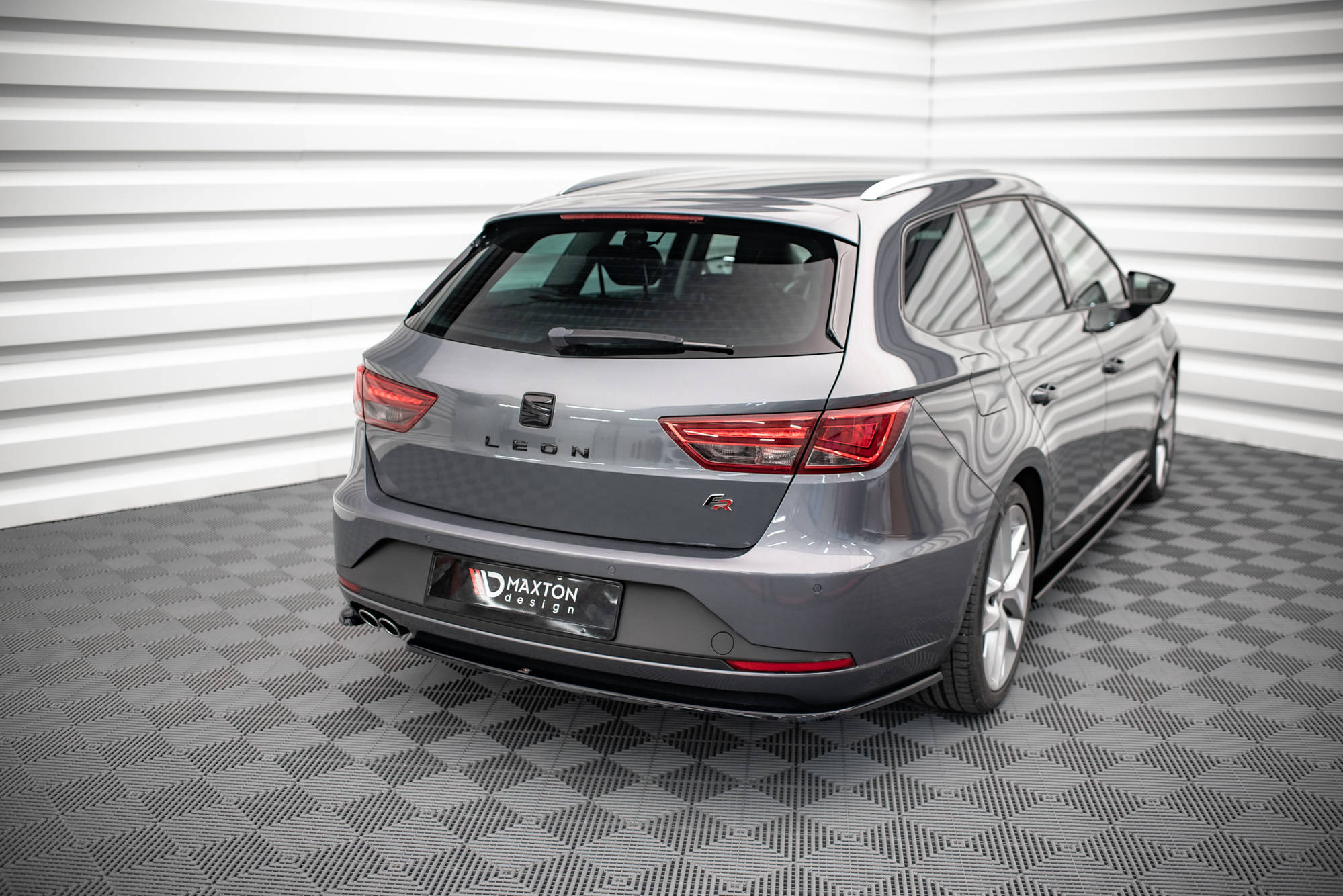 Maxton Design - Heck Ansatz Flaps Diffusor V1 für Seat Leon FR Sportstourer Mk3 - Aerowerk.