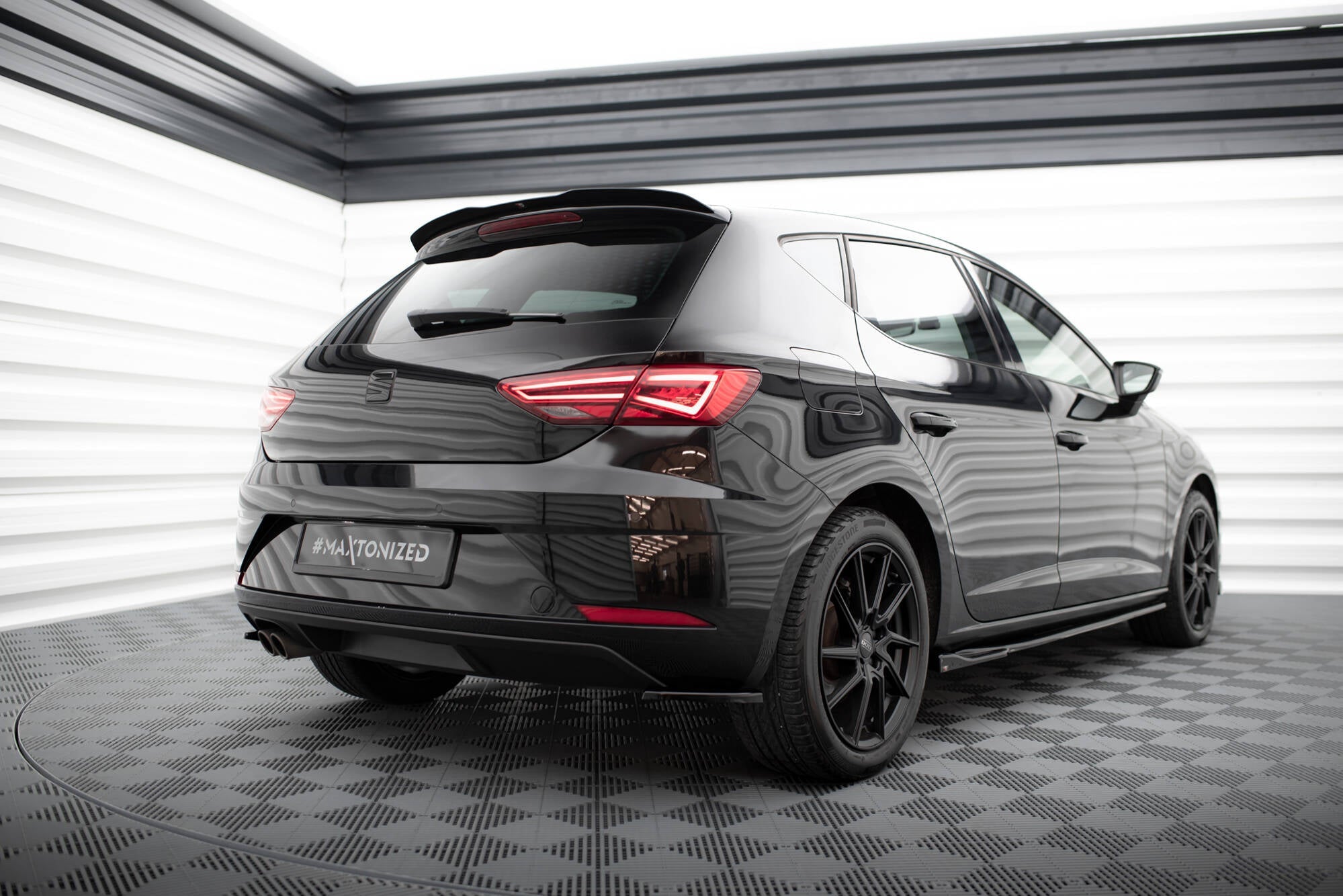 Maxton Design - Heck Ansatz Flaps Diffusor V1 für Seat Leon Hatchback Mk3 Facelift - Aerowerk.