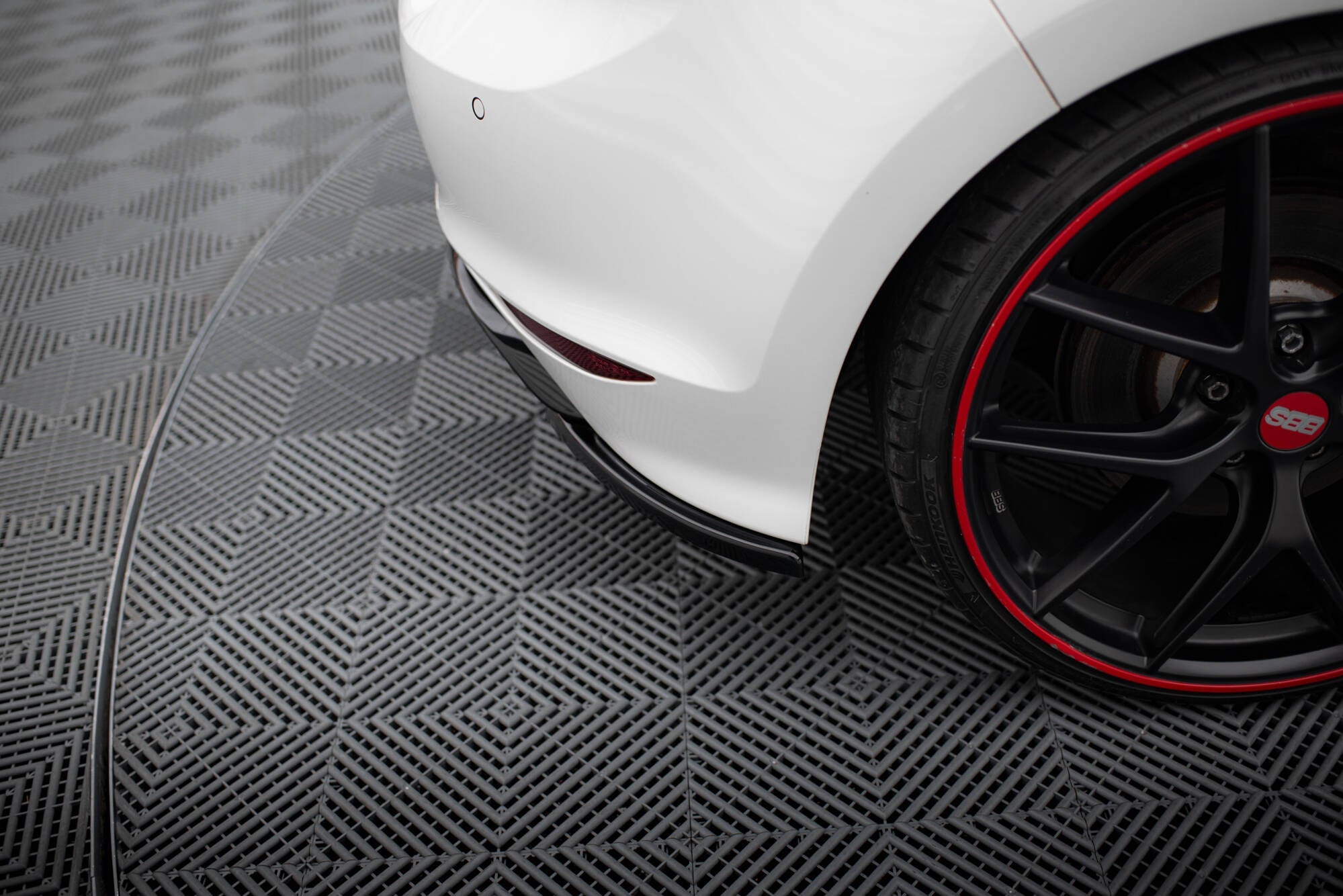 Maxton Design - Heck Ansatz Flaps Diffusor V1 für VW Golf 7 R / R - Line - Aerowerk.