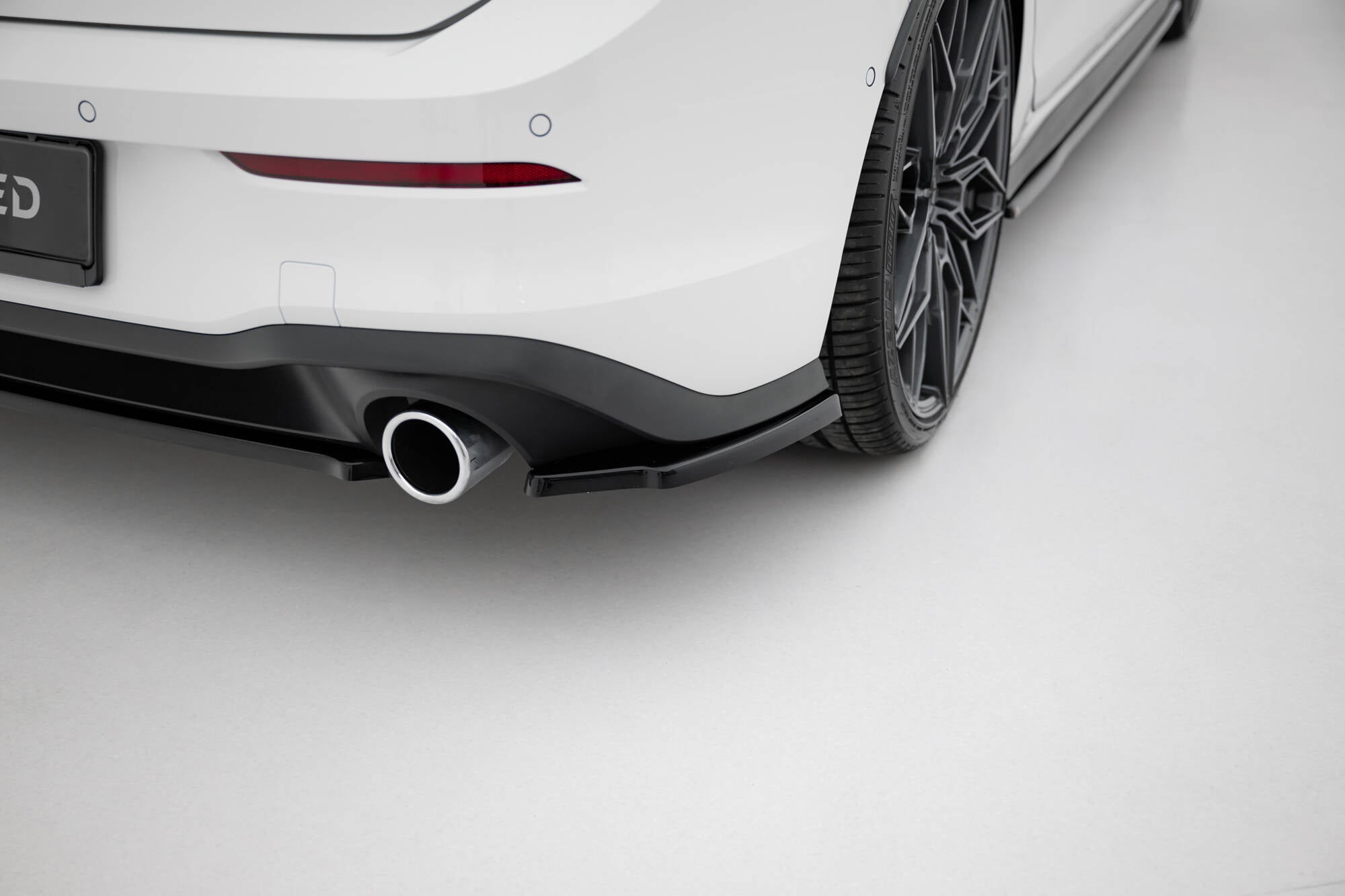 Maxton Design - Heck Ansatz Flaps Diffusor V1 für VW Golf GTI / GTE Mk8 - Aerowerk.