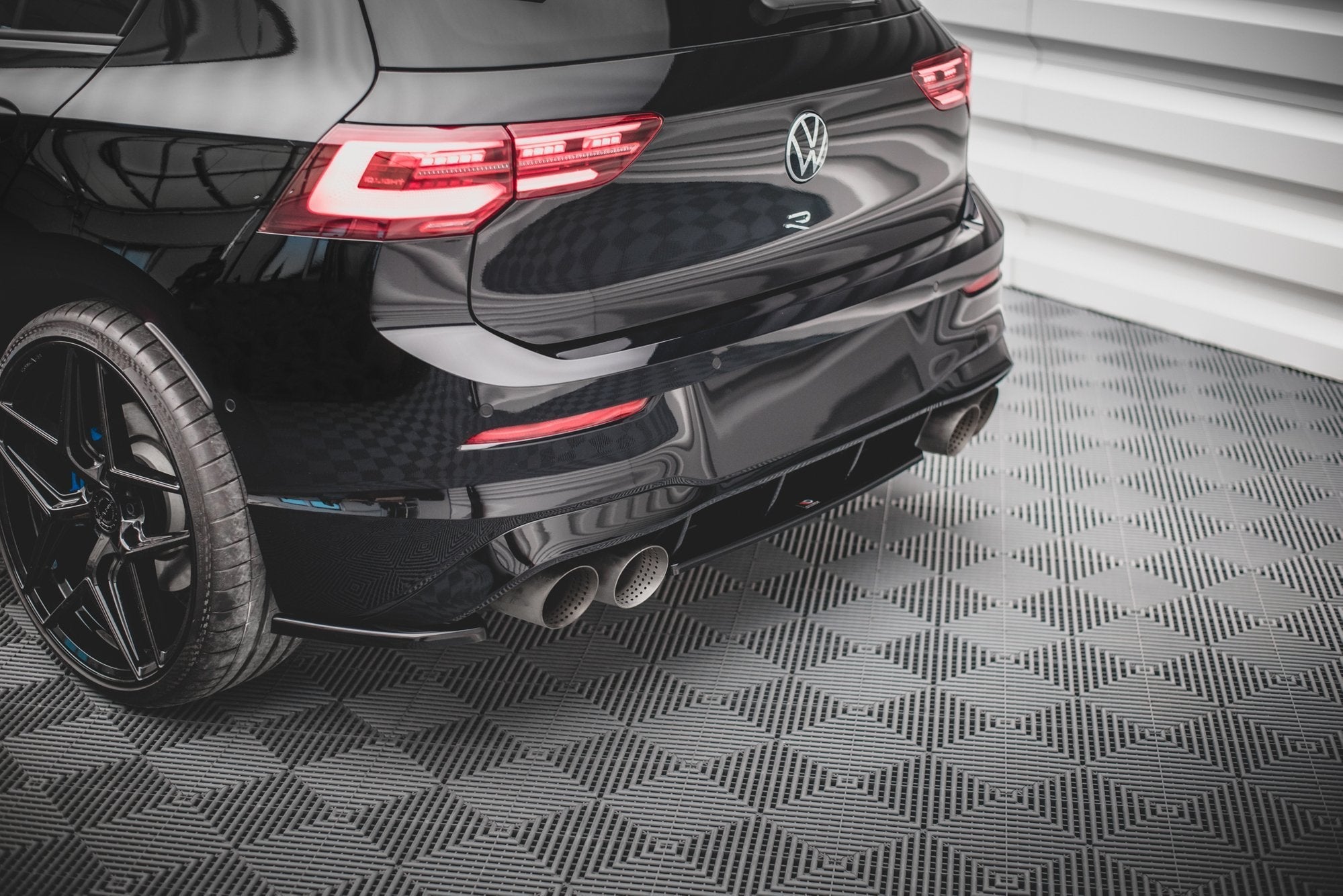 Maxton Design - Heck Ansatz Flaps Diffusor V1 für VW Golf R Mk8 Facelift - Aerowerk.