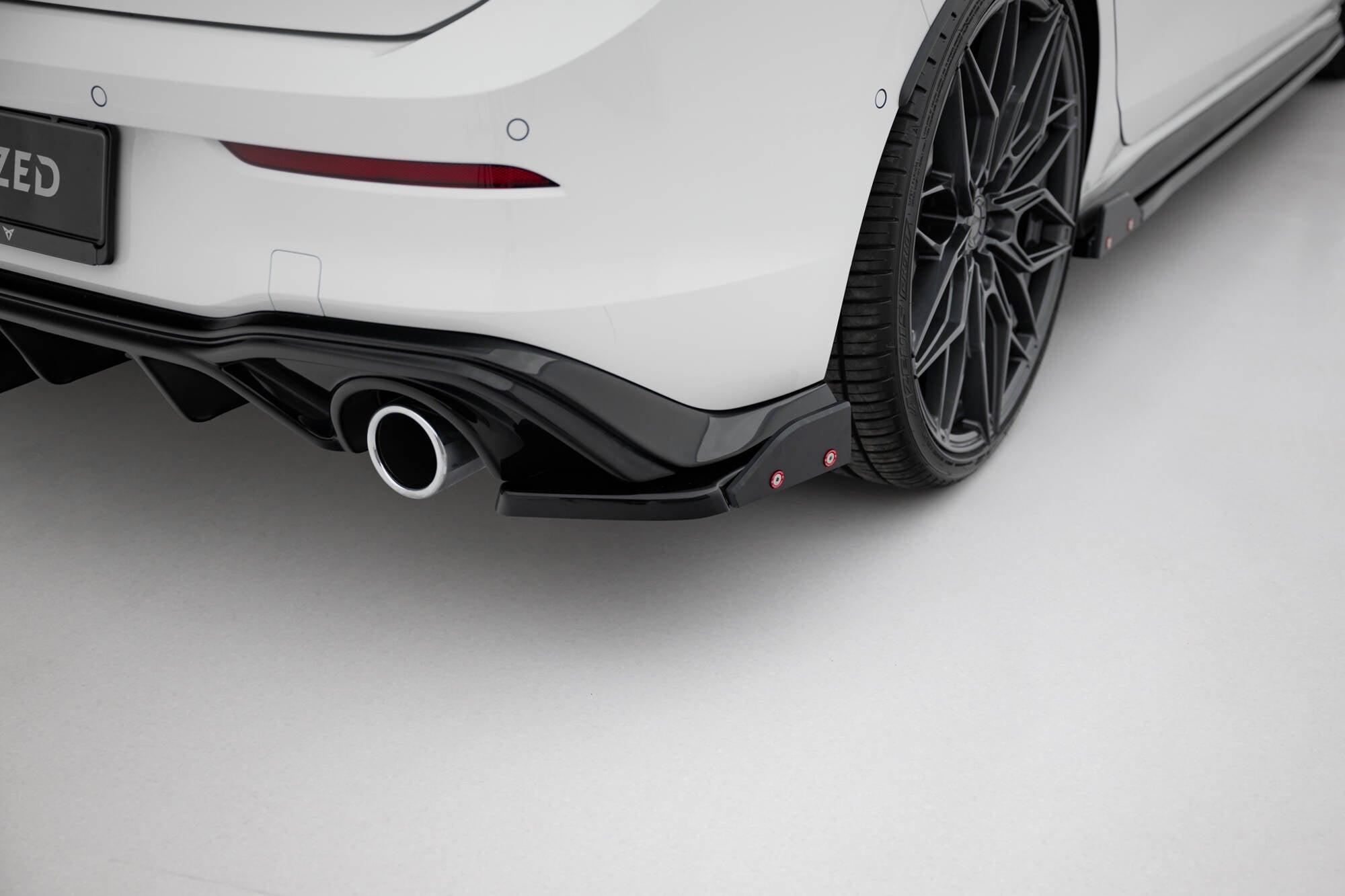 Maxton Design - Heck Ansatz Flaps Diffusor V2 + Flaps für VW Golf GTI / GTE Mk8 - Aerowerk.