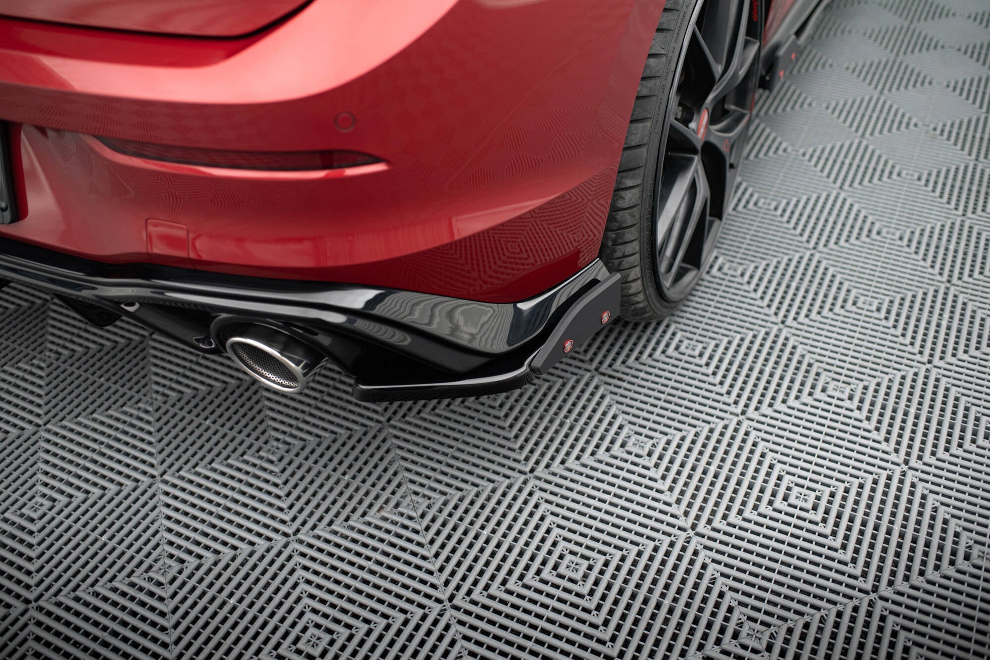 Maxton Design - Heck Ansatz Flaps Diffusor V2 + Flaps für VW Golf GTI / GTE Mk8 - Aerowerk.