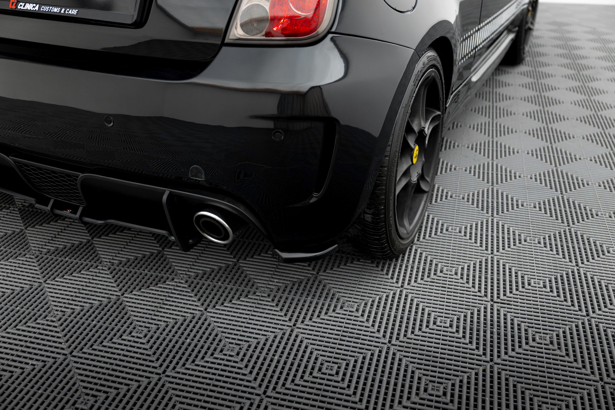 Maxton Design - Heck Ansatz Flaps Diffusor V2 für Abarth 500 Mk1 - Aerowerk.