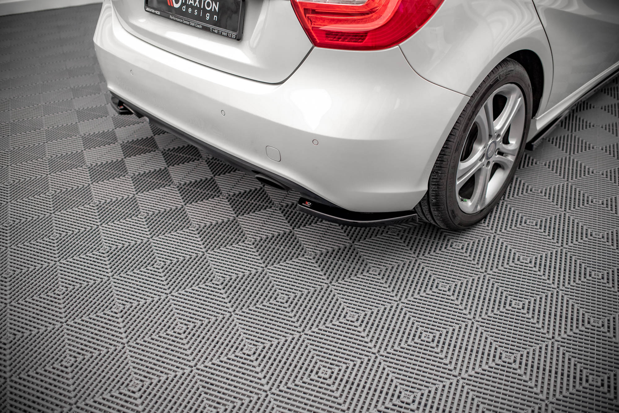 Maxton Design - Heck Ansatz Flaps Diffusor V2 für Mercedes - Benz A W176 - Aerowerk.