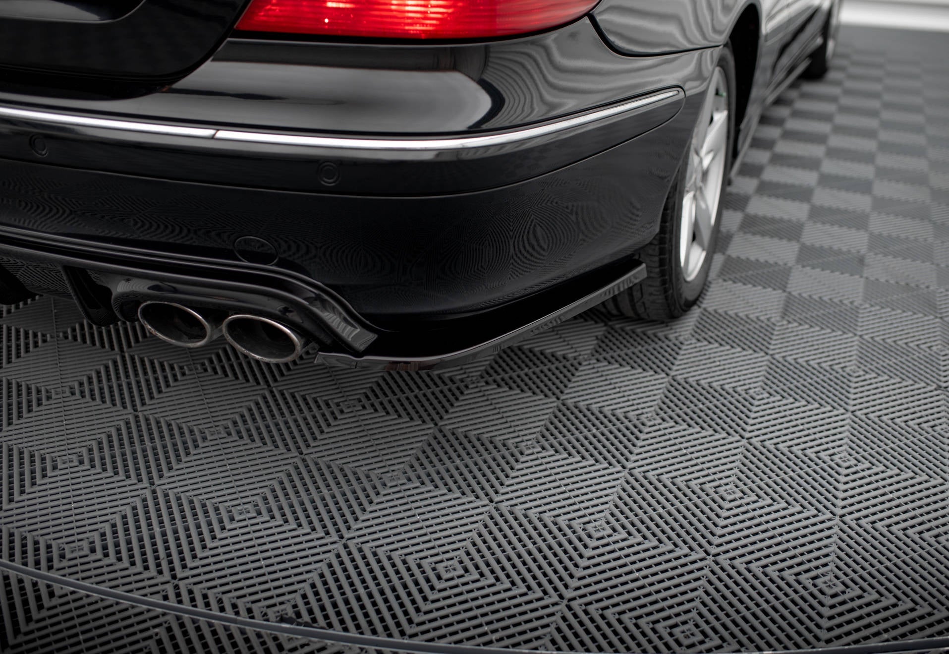 Maxton Design - Heck Ansatz Flaps Diffusor V2 für Mercedes - Benz CLK W209 - Aerowerk.
