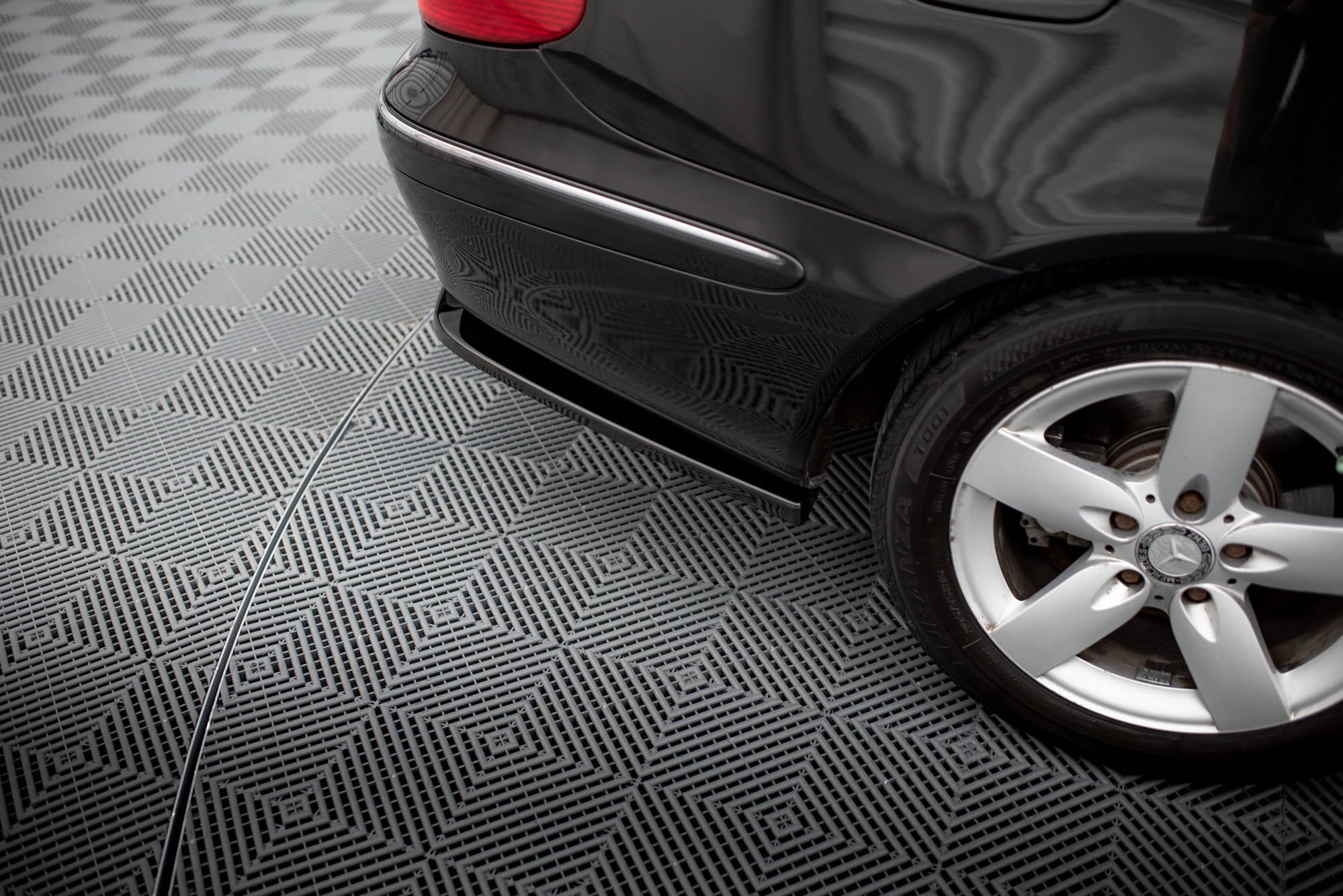 Maxton Design - Heck Ansatz Flaps Diffusor V2 für Mercedes - Benz CLK W209 - Aerowerk.